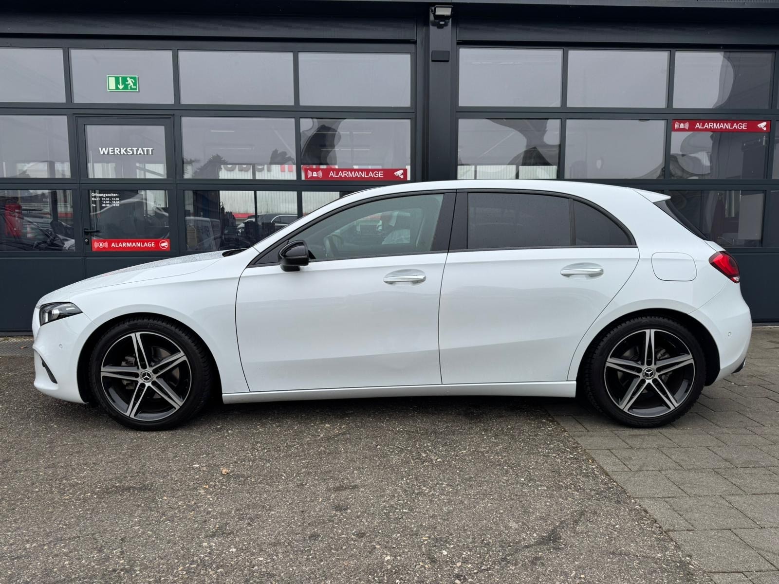 MERCEDES-BENZ A 180d-image-3