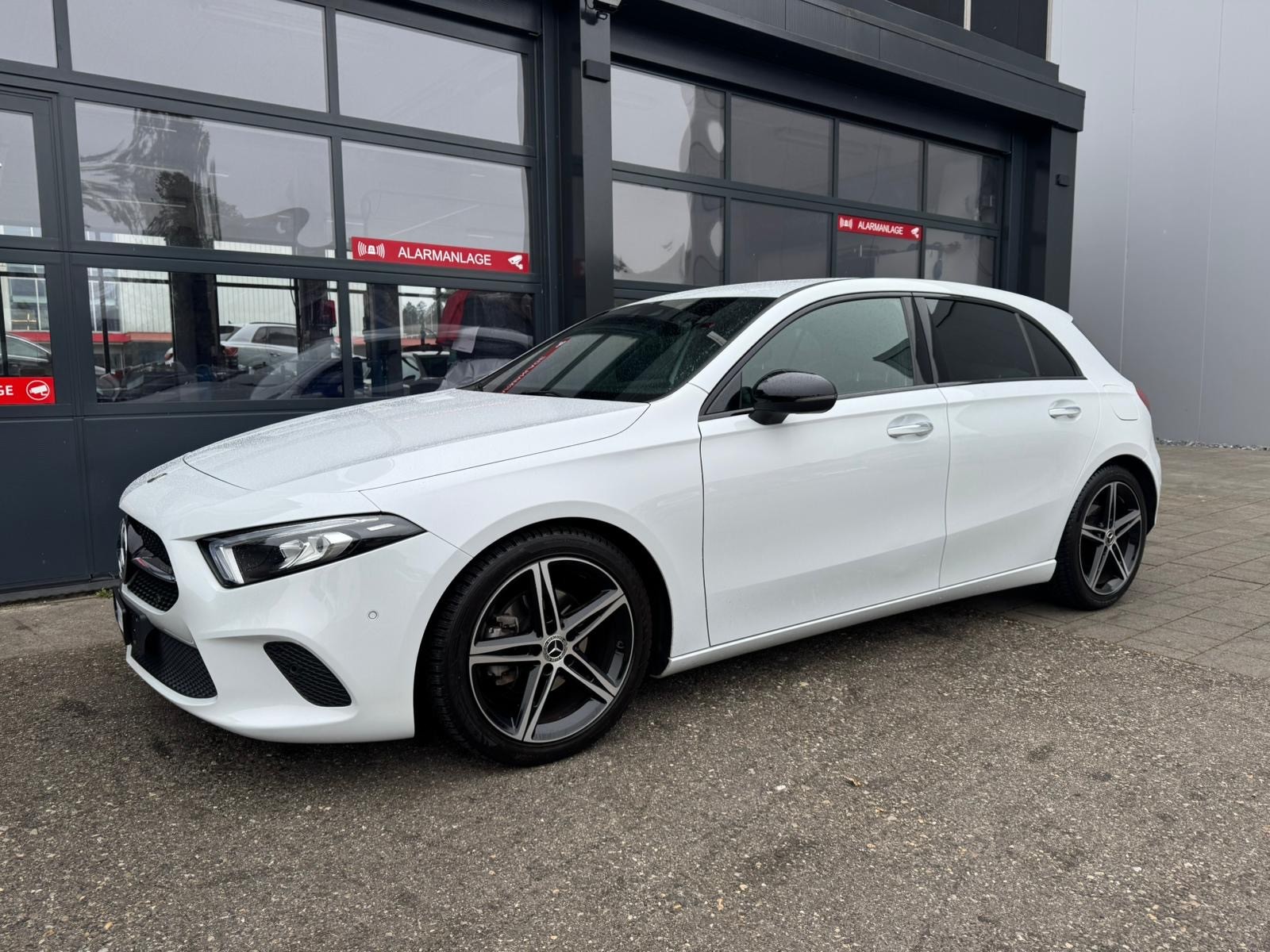 MERCEDES-BENZ A 180d-image-0