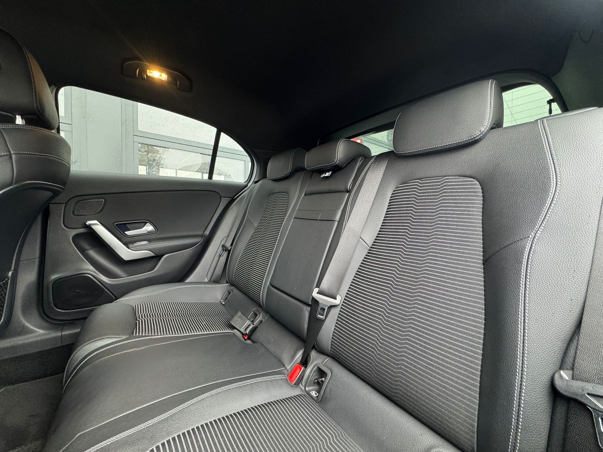 MERCEDES-BENZ A 180d-image-14