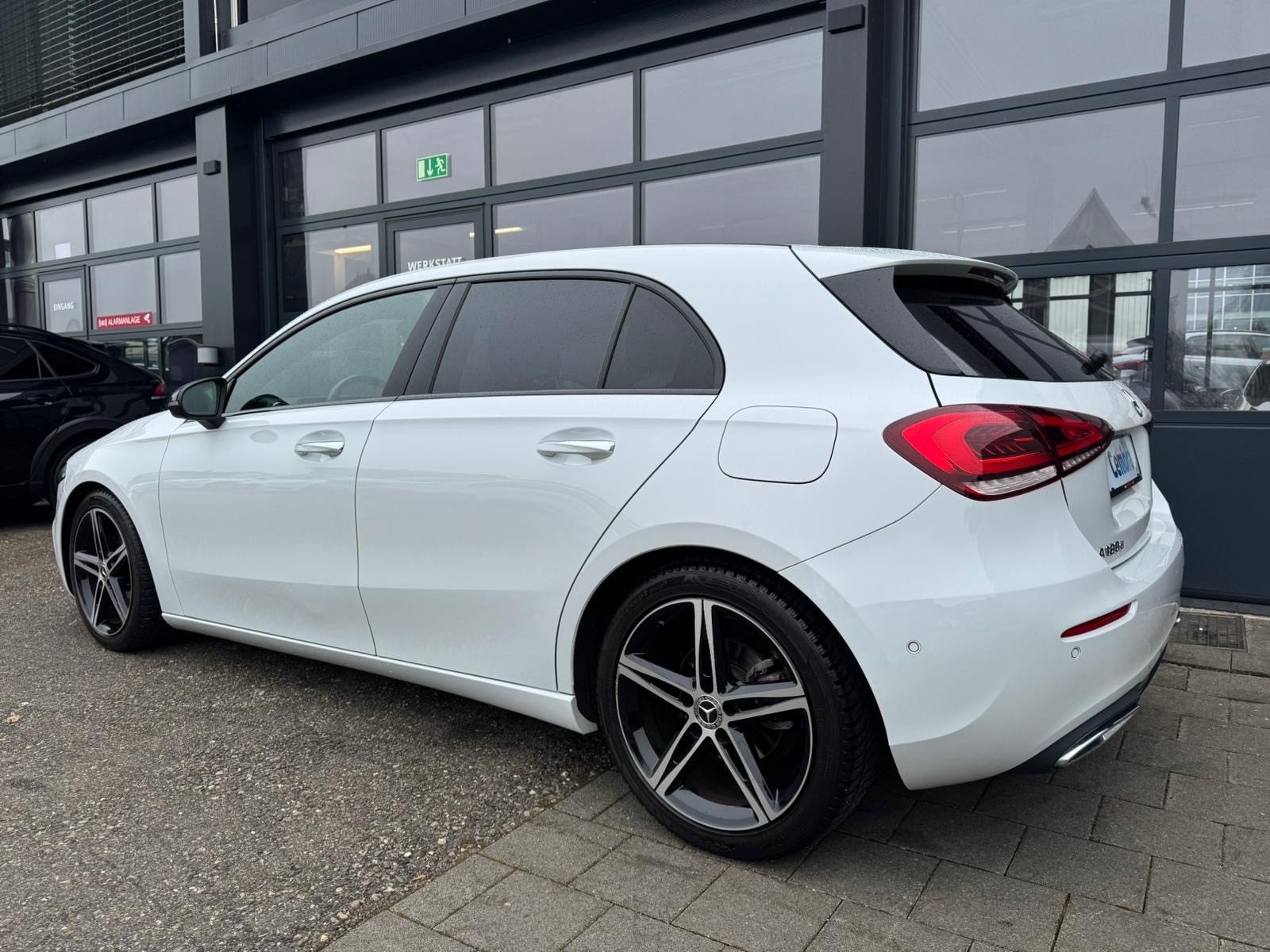 MERCEDES-BENZ A 180d-image-4