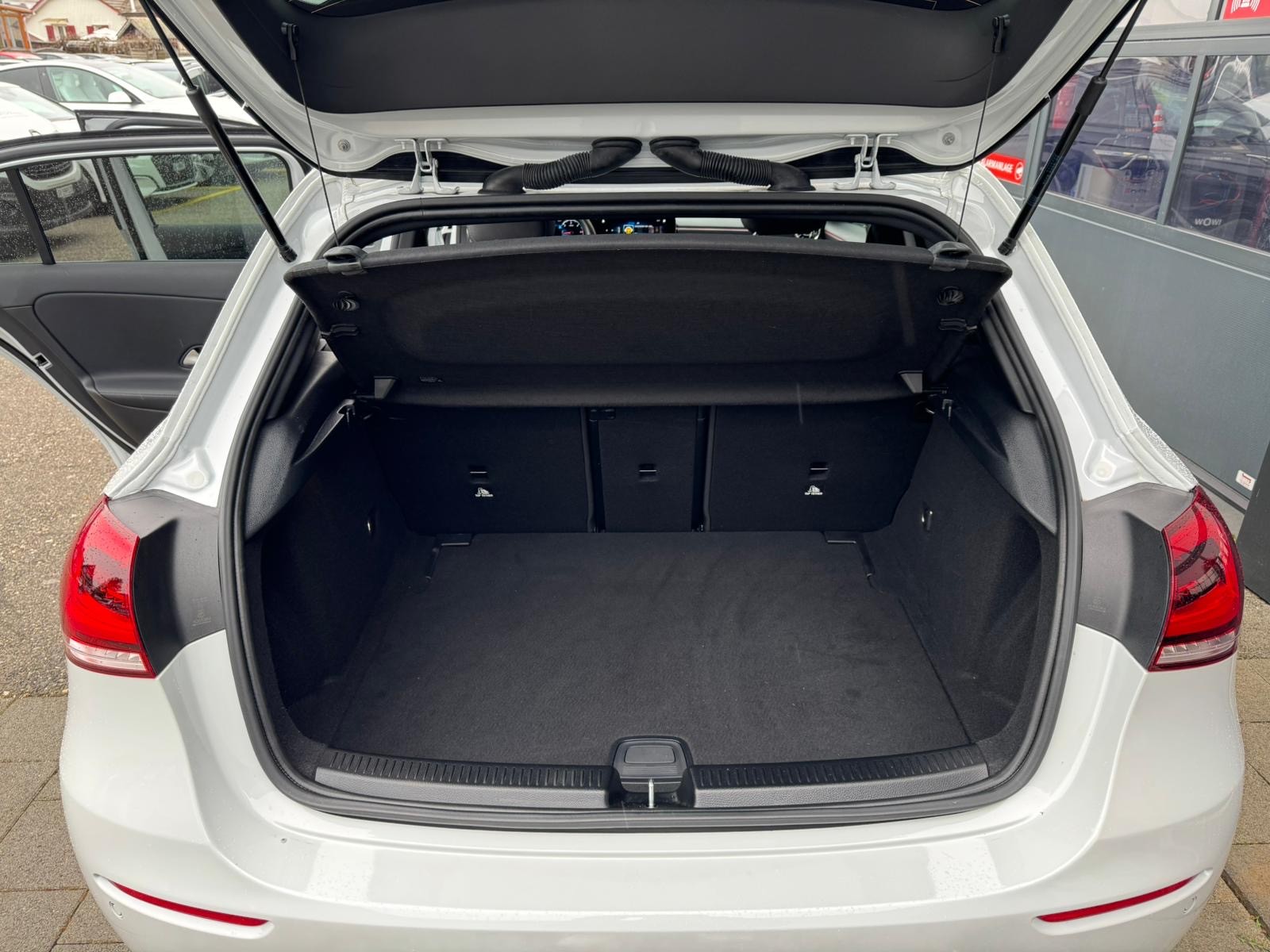 MERCEDES-BENZ A 180d-image-7