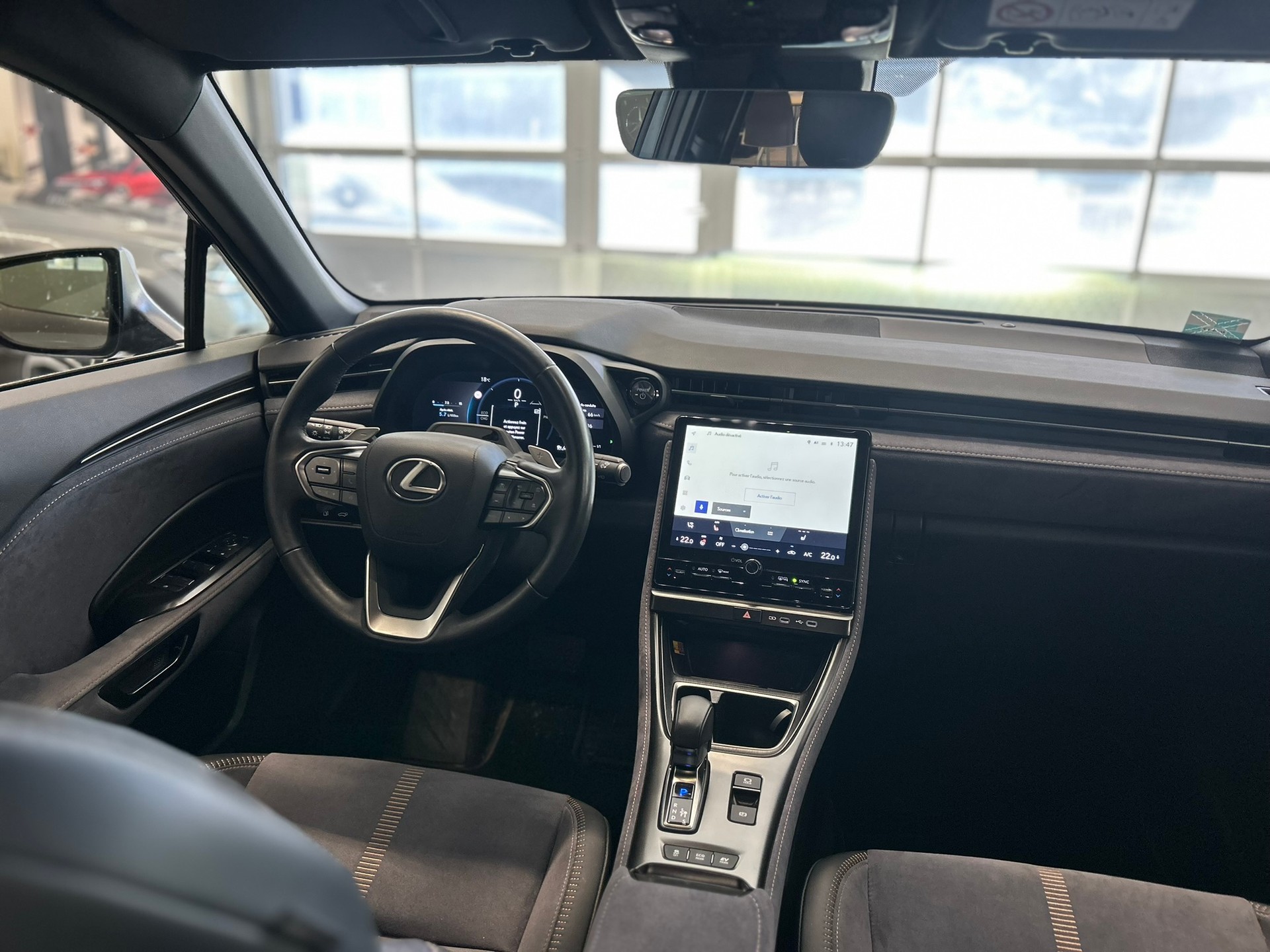 LEXUS LBX AWD Cool CVT-image-6