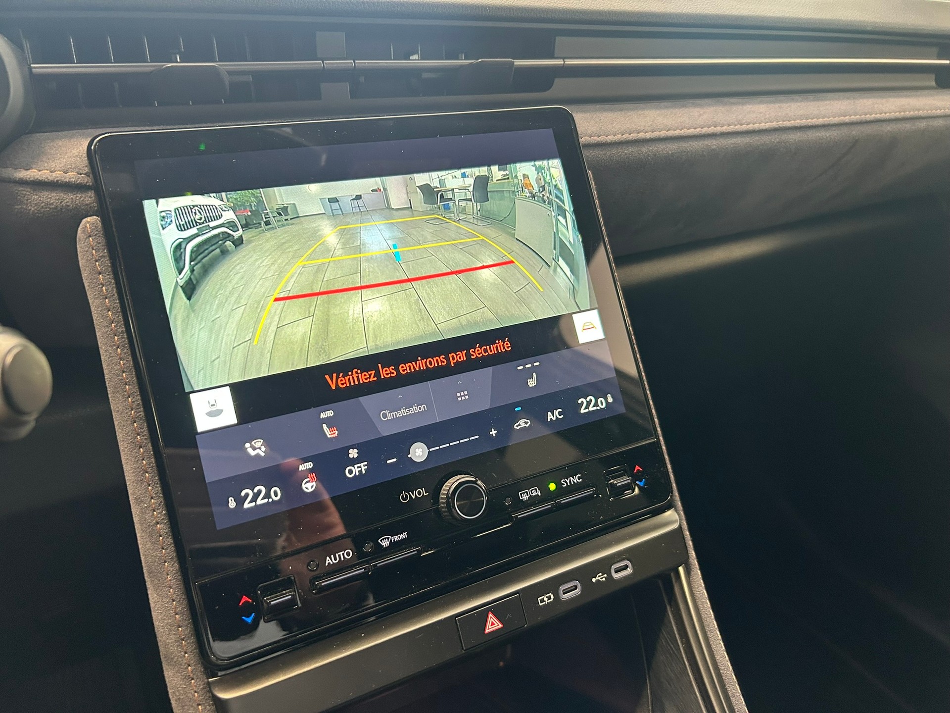 LEXUS LBX AWD Cool CVT-image-11