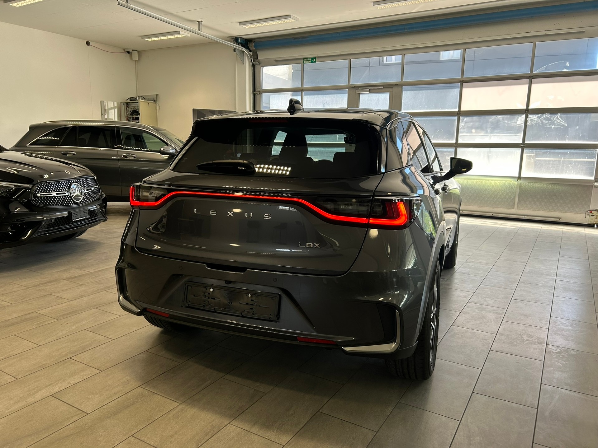 LEXUS LBX AWD Cool CVT-image-5