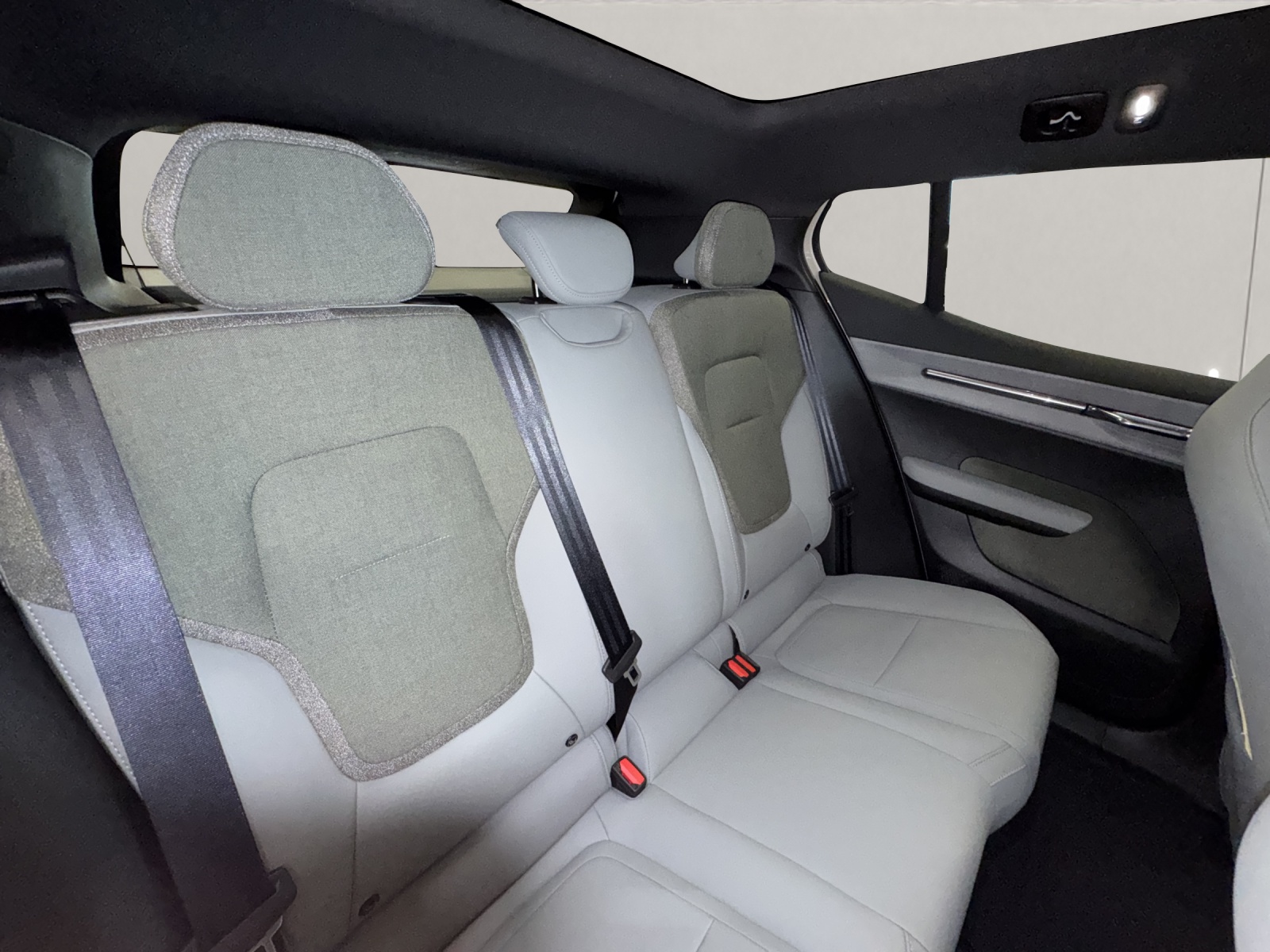 VOLVO EX30 CC E60 Twin Performance AWD-image-9
