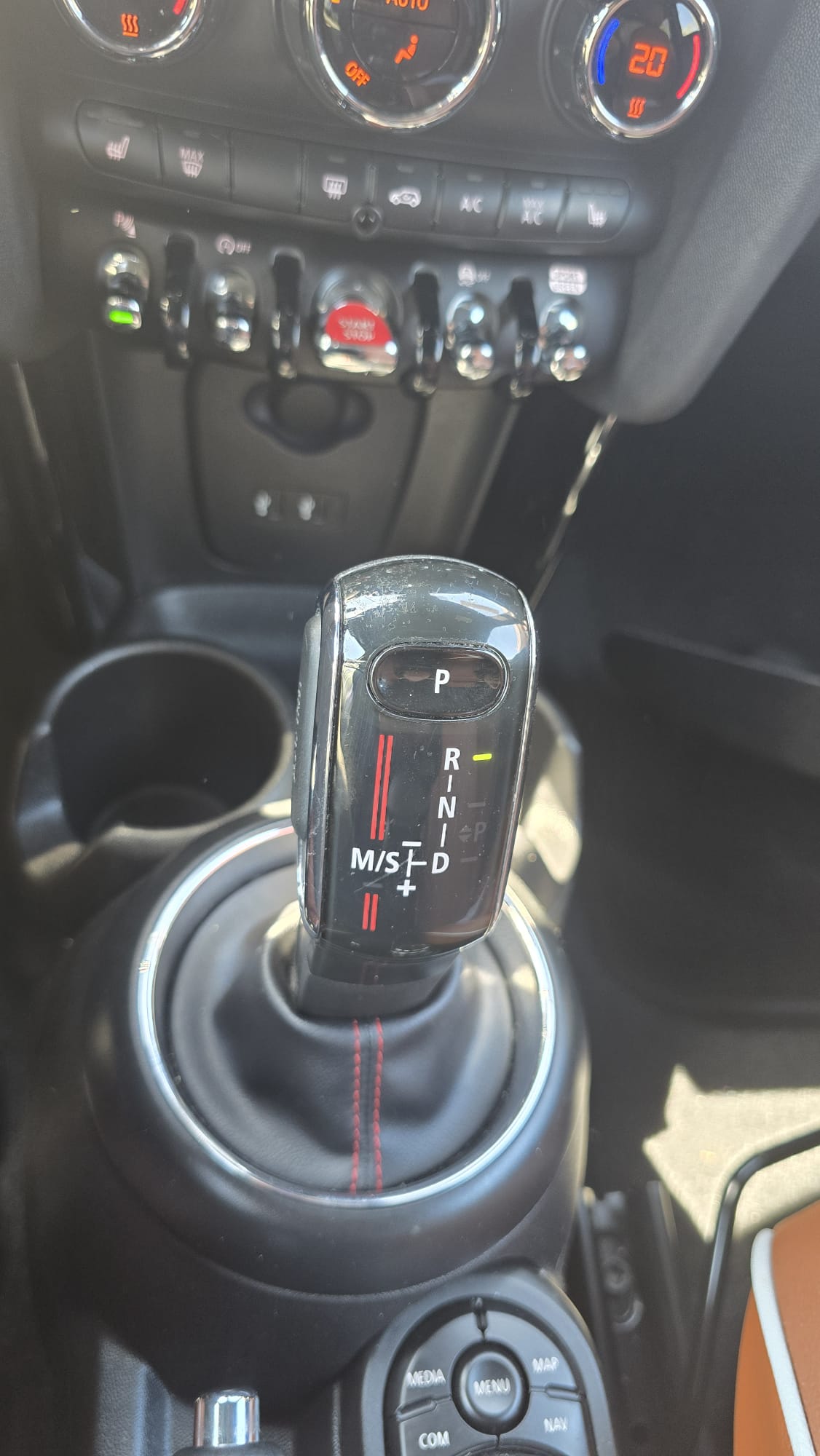 MINI Cooper King's Cross Steptronic DKG Navi / Leder ,/ 8 alu / CH AUTO-image-10