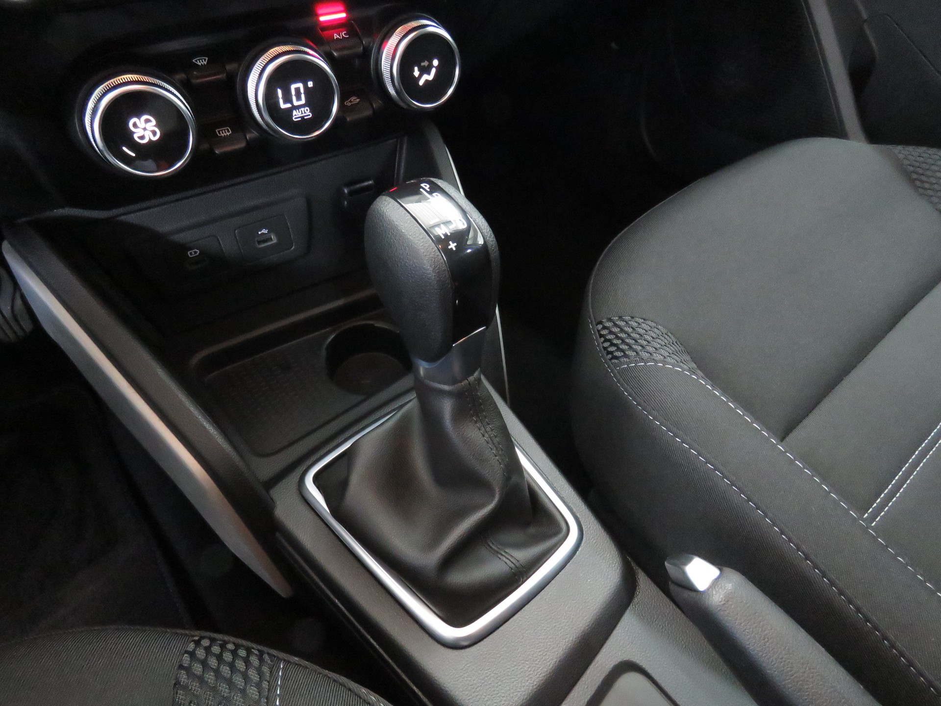 DACIA Duster TCe 150 Extreme EDC (Automat)-image-14