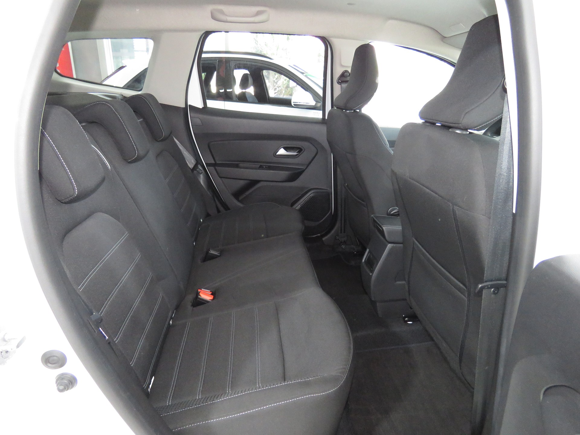 DACIA Duster TCe 150 Extreme EDC (Automat)-image-12