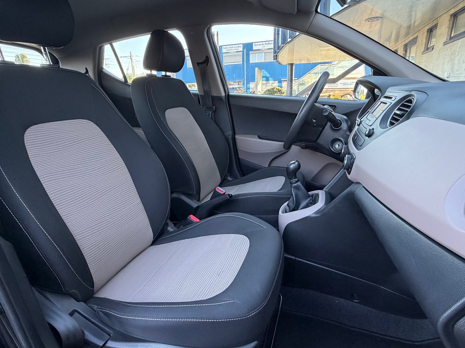 HYUNDAI i10-image-8