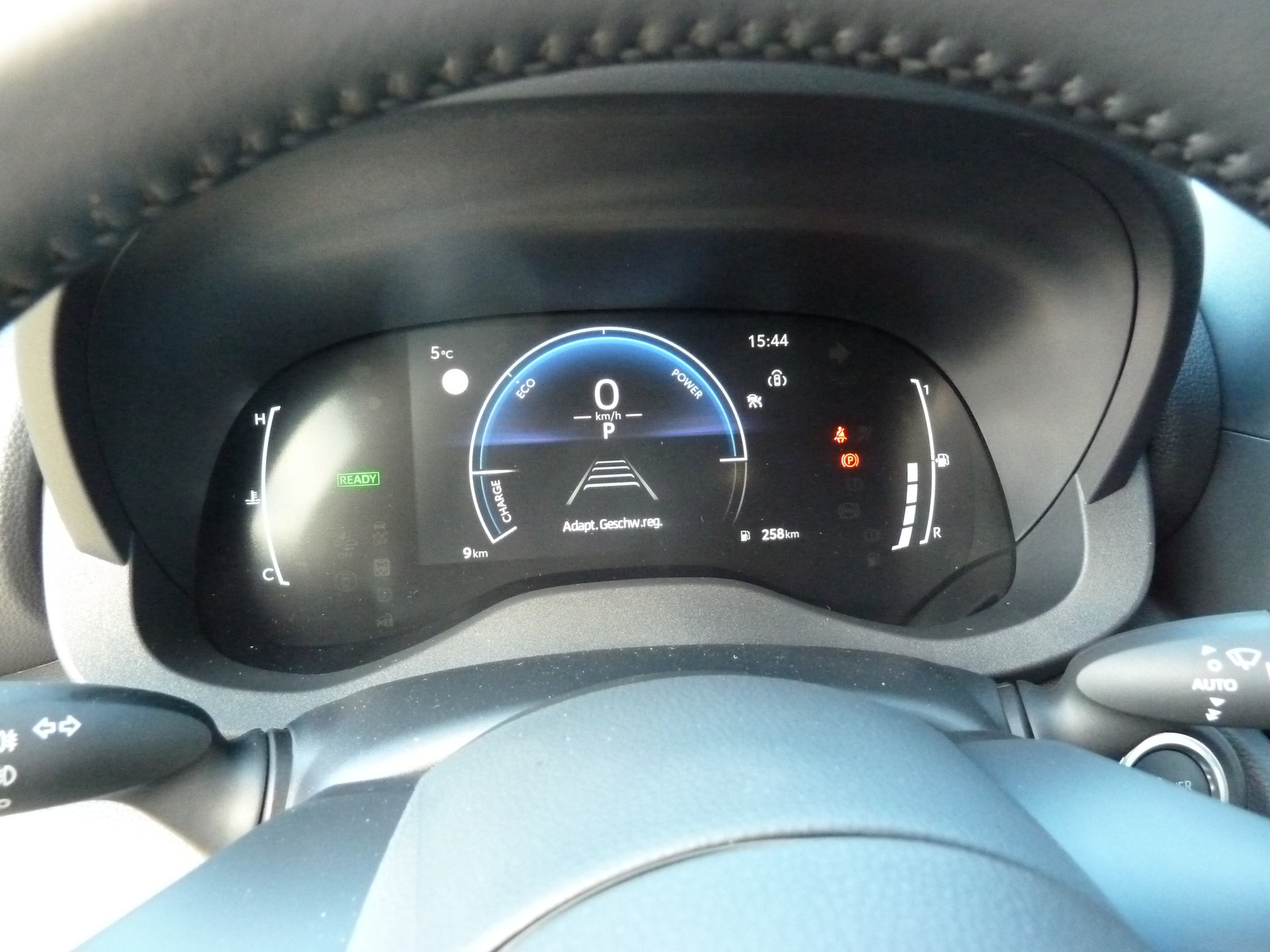 TOYOTA Yaris Cross 1.5 Trend e-CVT AWD-i 130PS-image-9