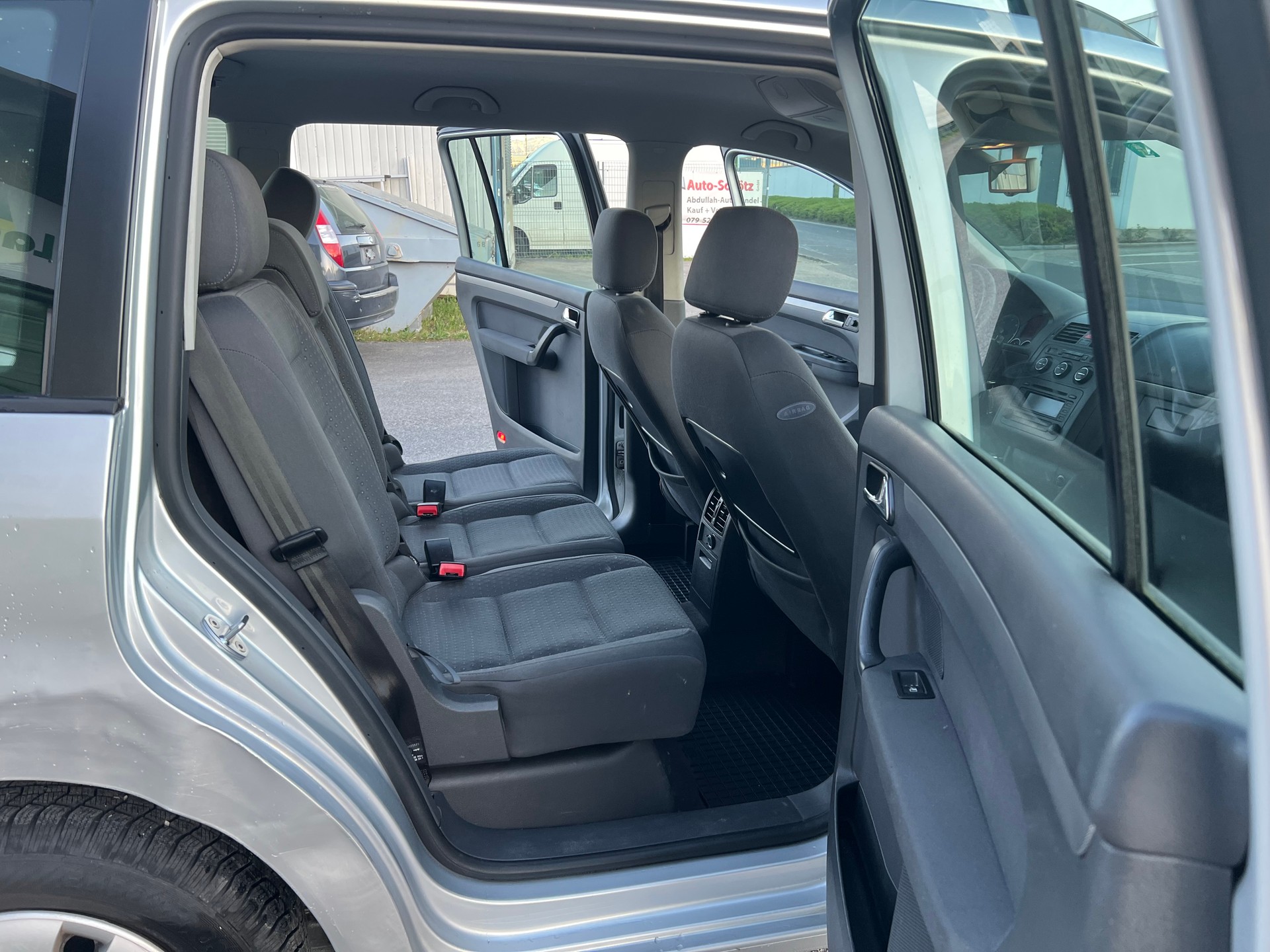 VW Touran 1.9 TDI-image-11
