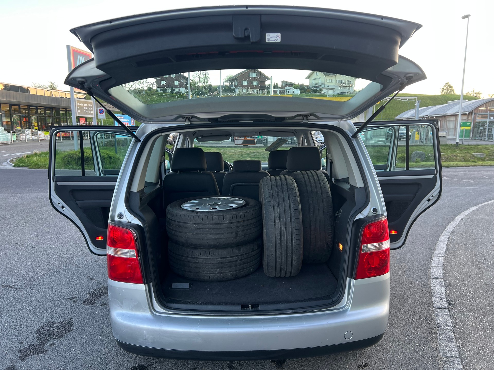VW Touran 1.9 TDI-image-7