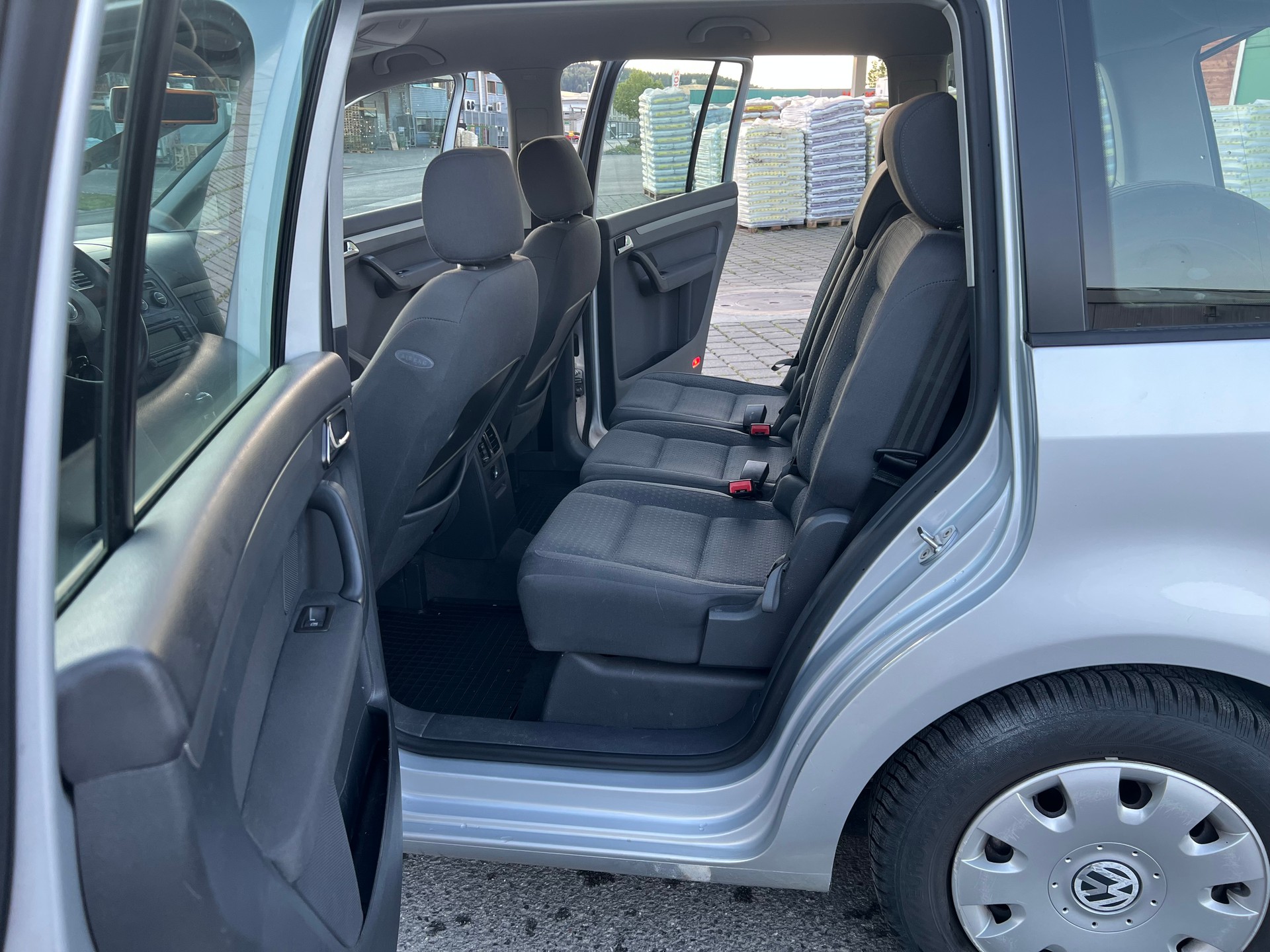 VW Touran 1.9 TDI-image-10