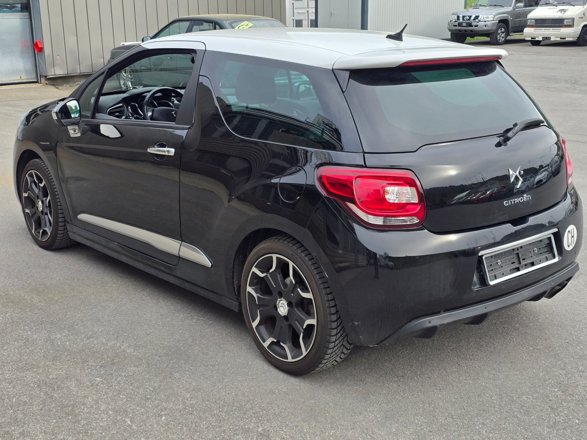 DS AUTOMOBILES DS3 1.6 THP Ultra Prestige-image-4