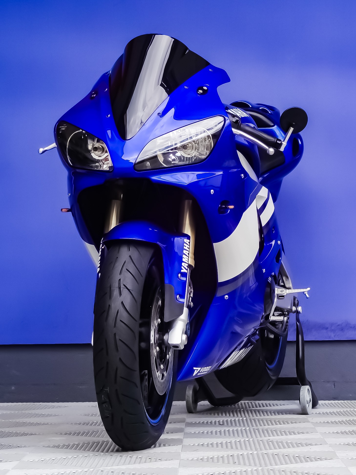 YAMAHA YZF-R1-showroom-element-3