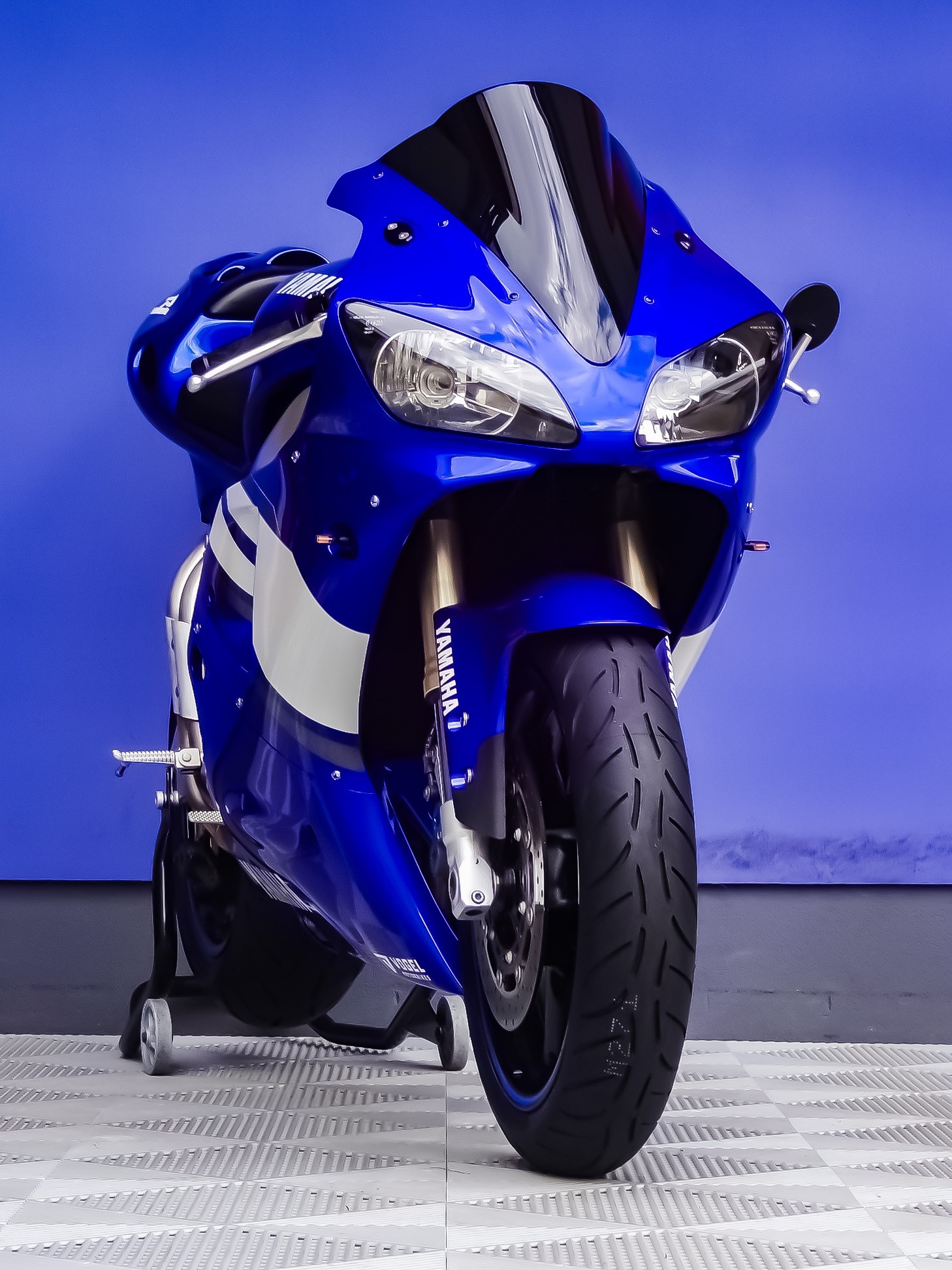 YAMAHA YZF-R1-showroom-element-1