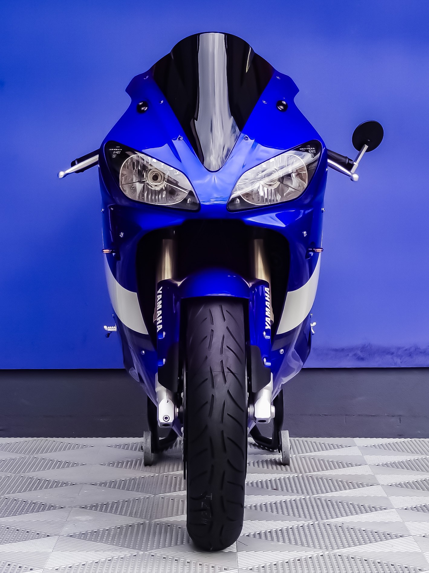 YAMAHA YZF-R1-showroom-element-2