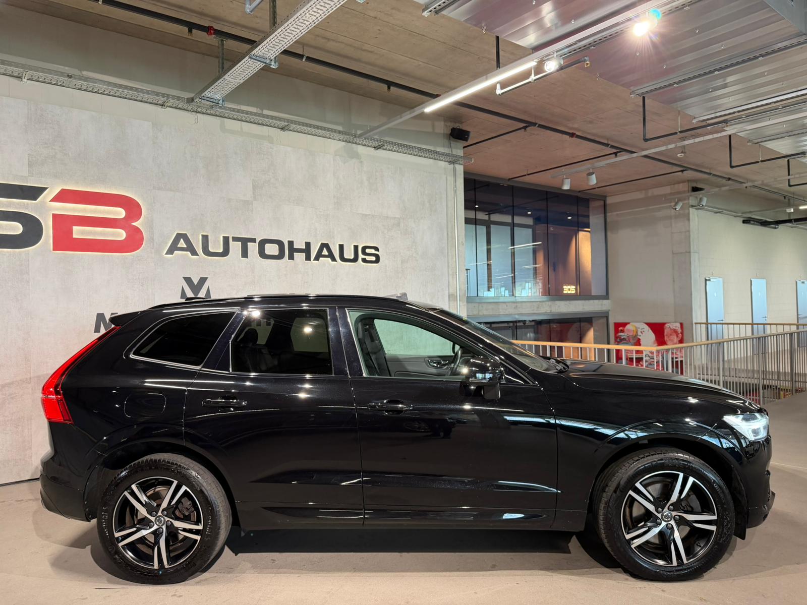 VOLVO XC60 T8 eAWD R-Design Geartronic-image-5