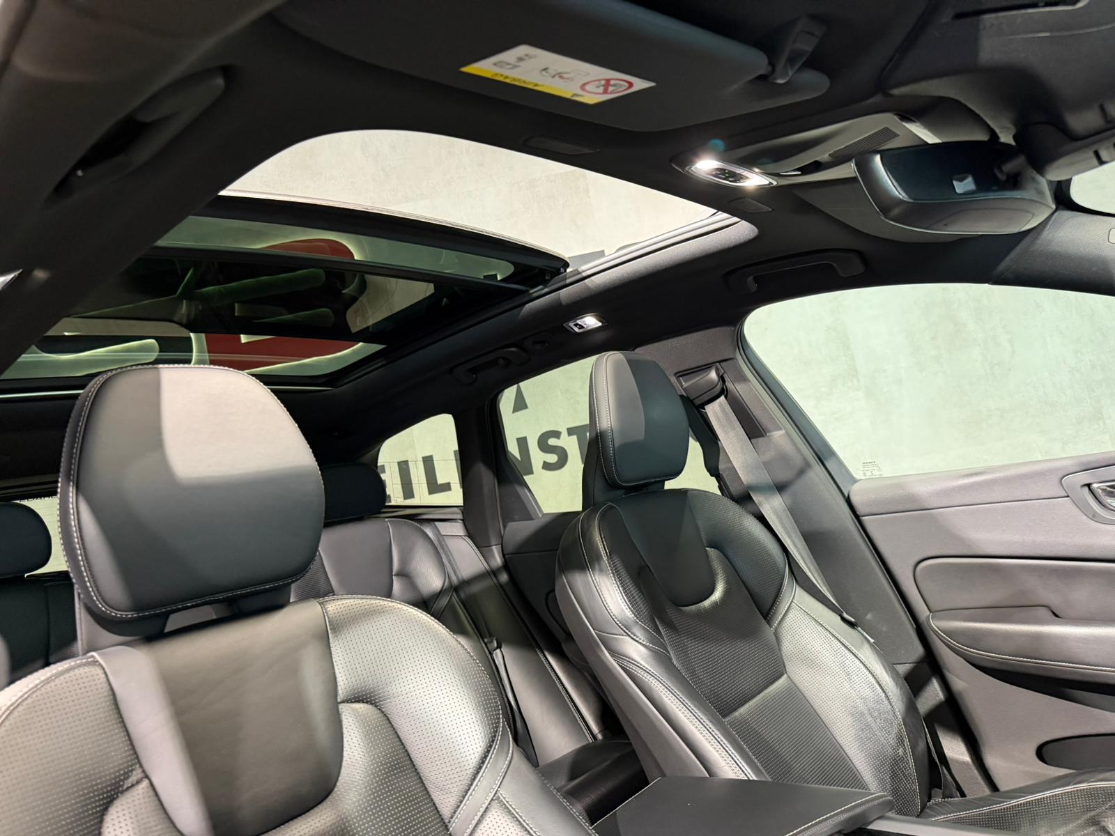 VOLVO XC60 T8 eAWD R-Design Geartronic-image-15