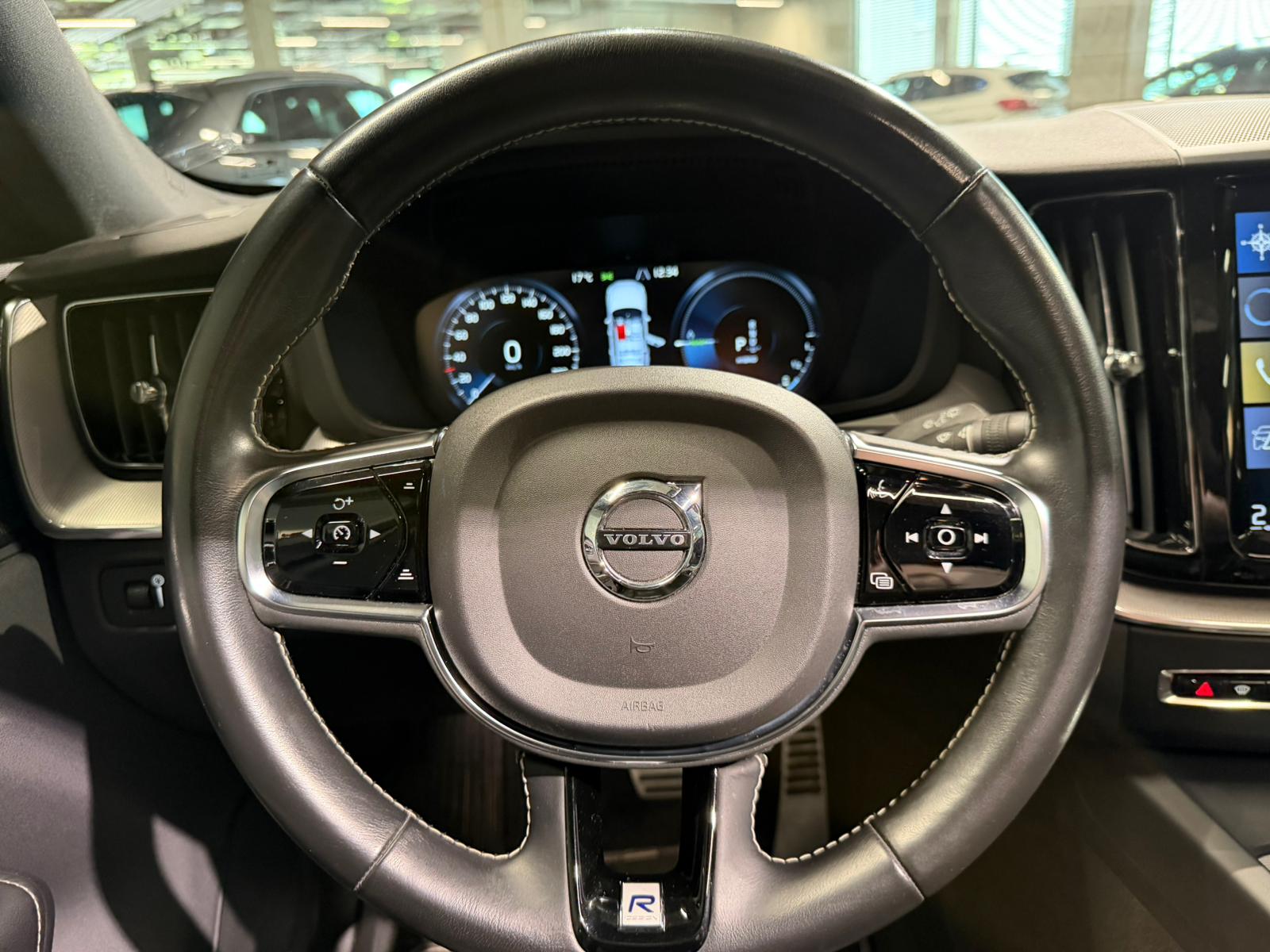 VOLVO XC60 T8 eAWD R-Design Geartronic-image-22