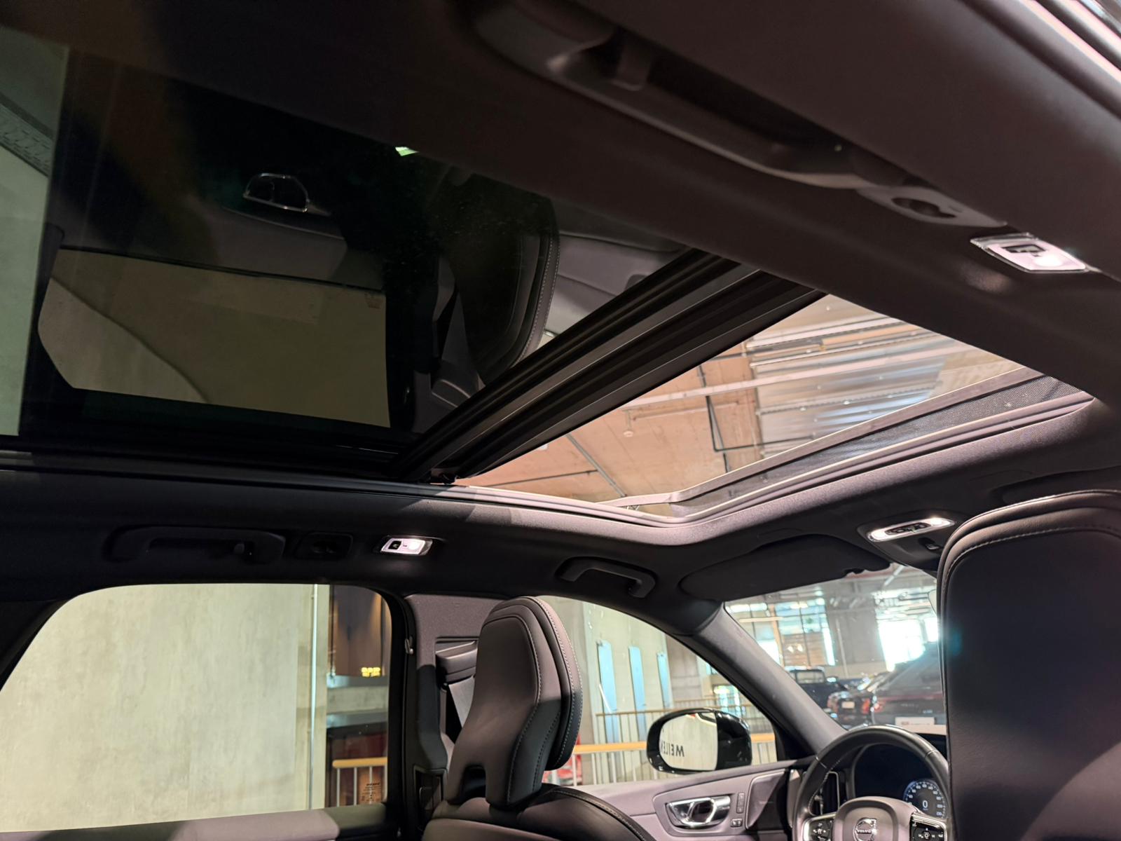 VOLVO XC60 T8 eAWD R-Design Geartronic-image-18