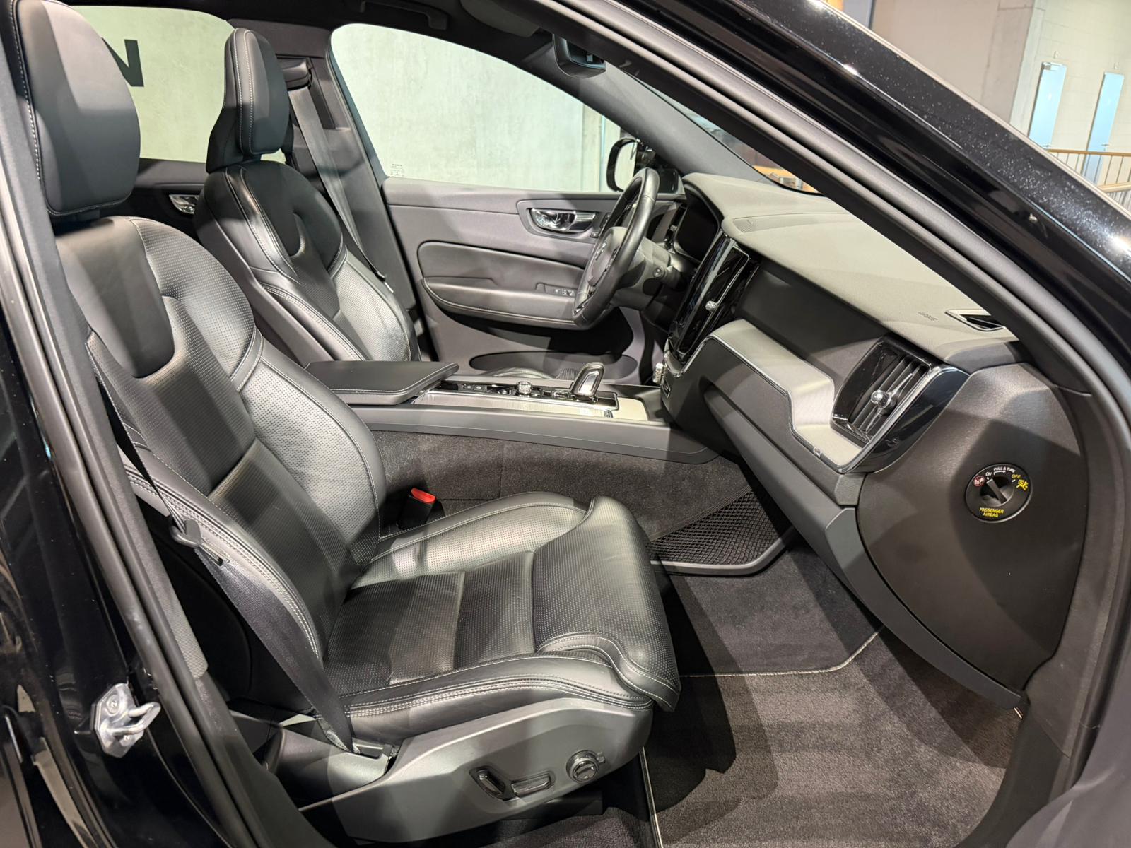 VOLVO XC60 T8 eAWD R-Design Geartronic-image-12
