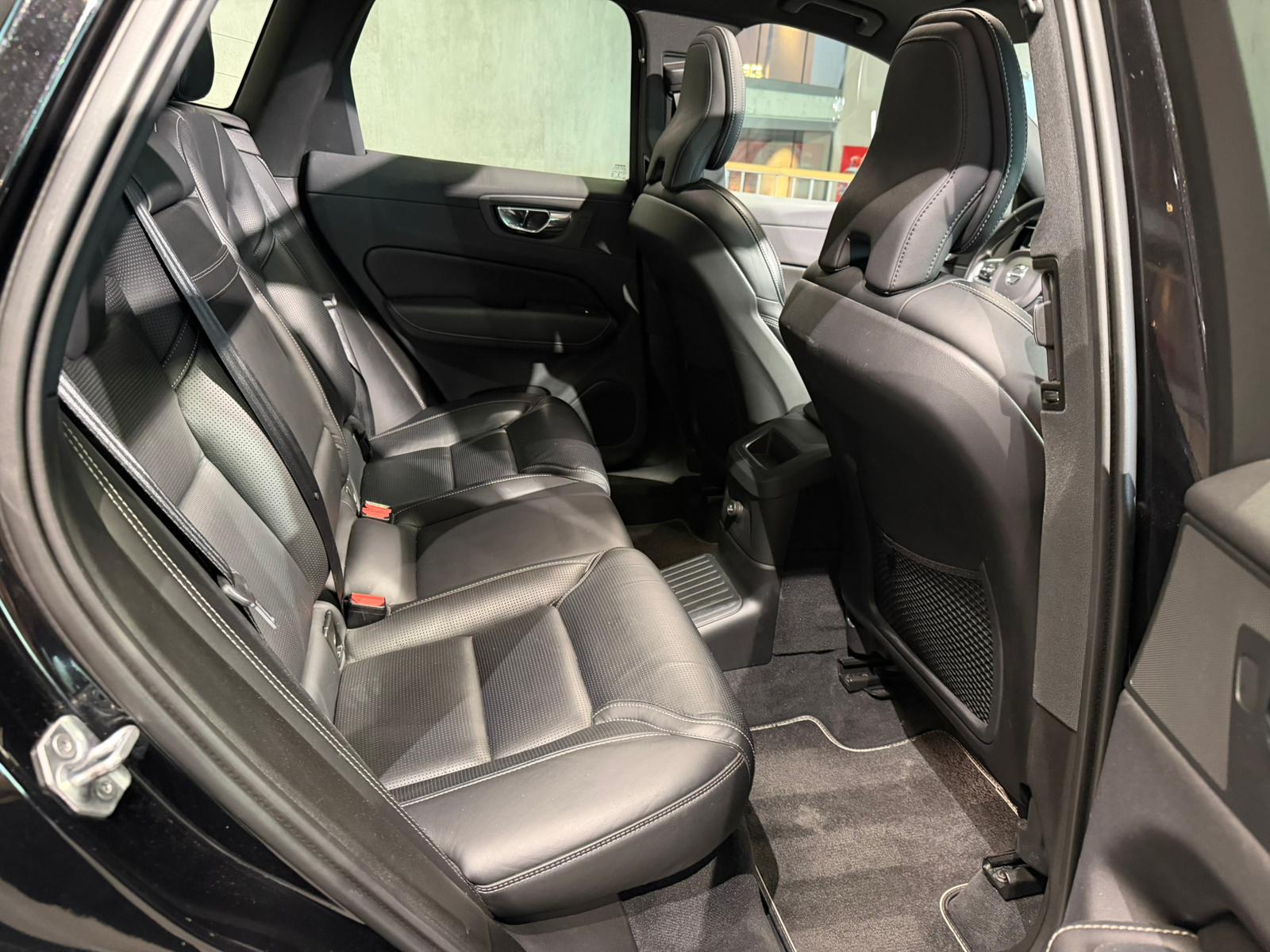 VOLVO XC60 T8 eAWD R-Design Geartronic-image-16