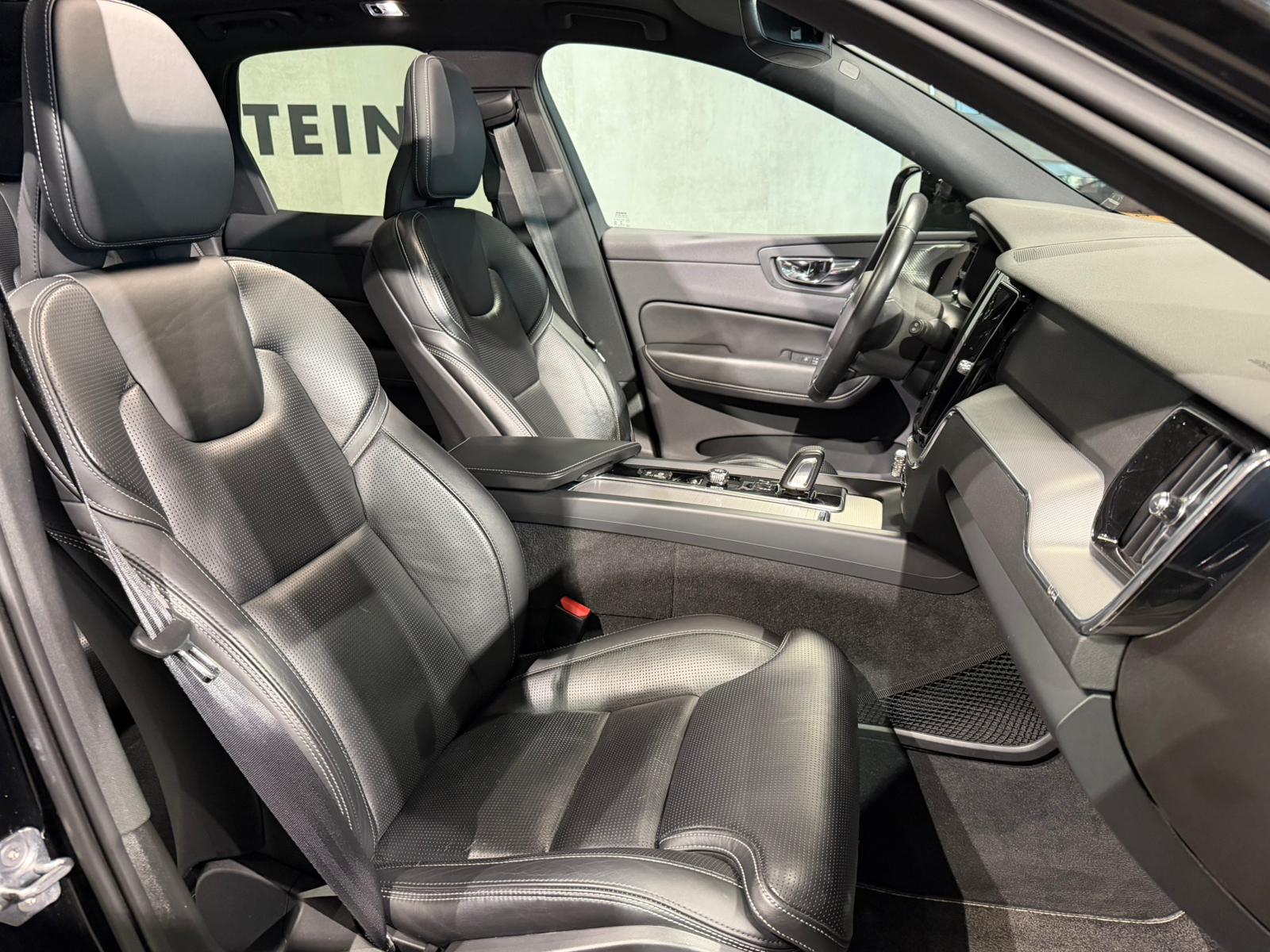 VOLVO XC60 T8 eAWD R-Design Geartronic-image-13
