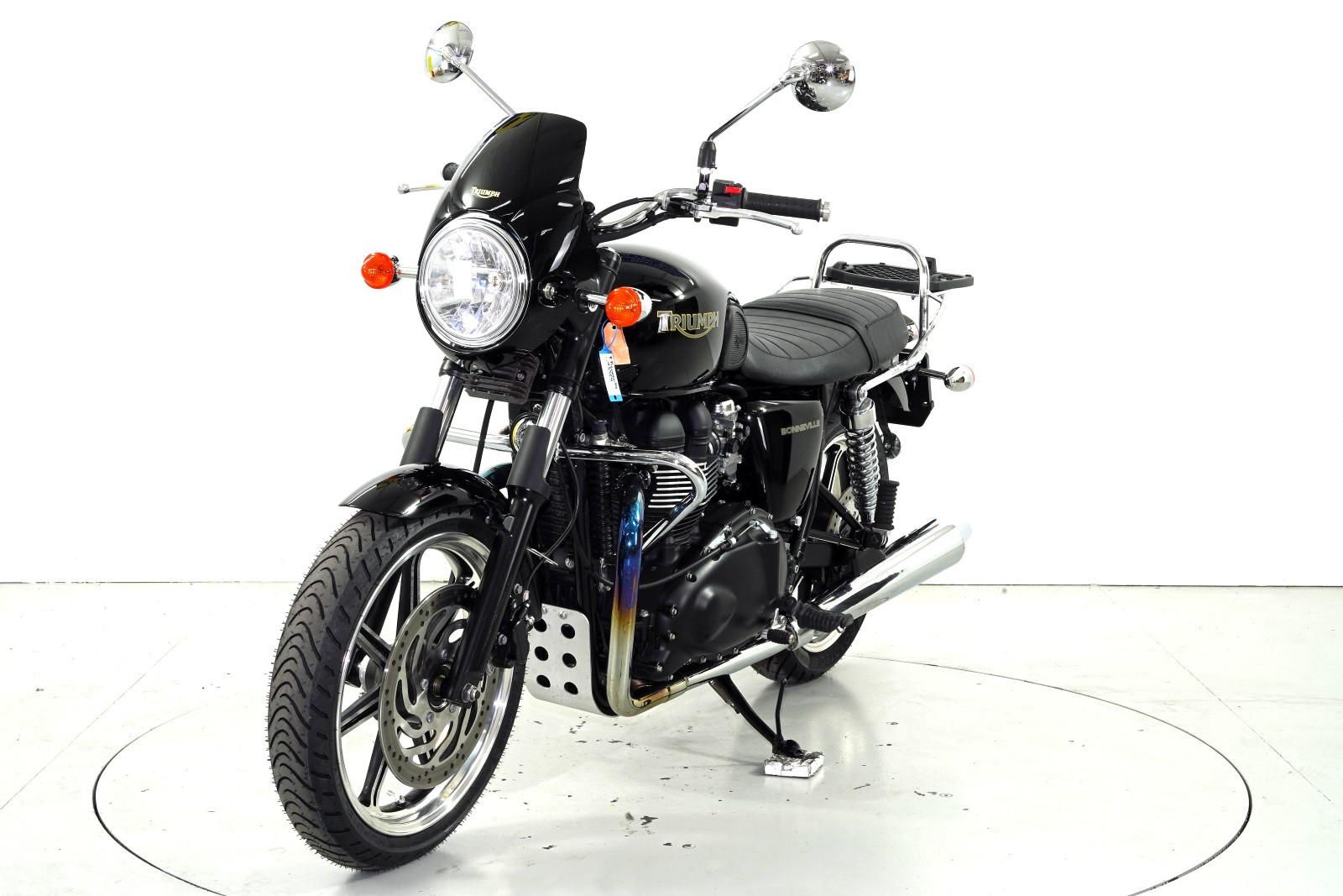 TRIUMPH Bonneville-showroom-element-2