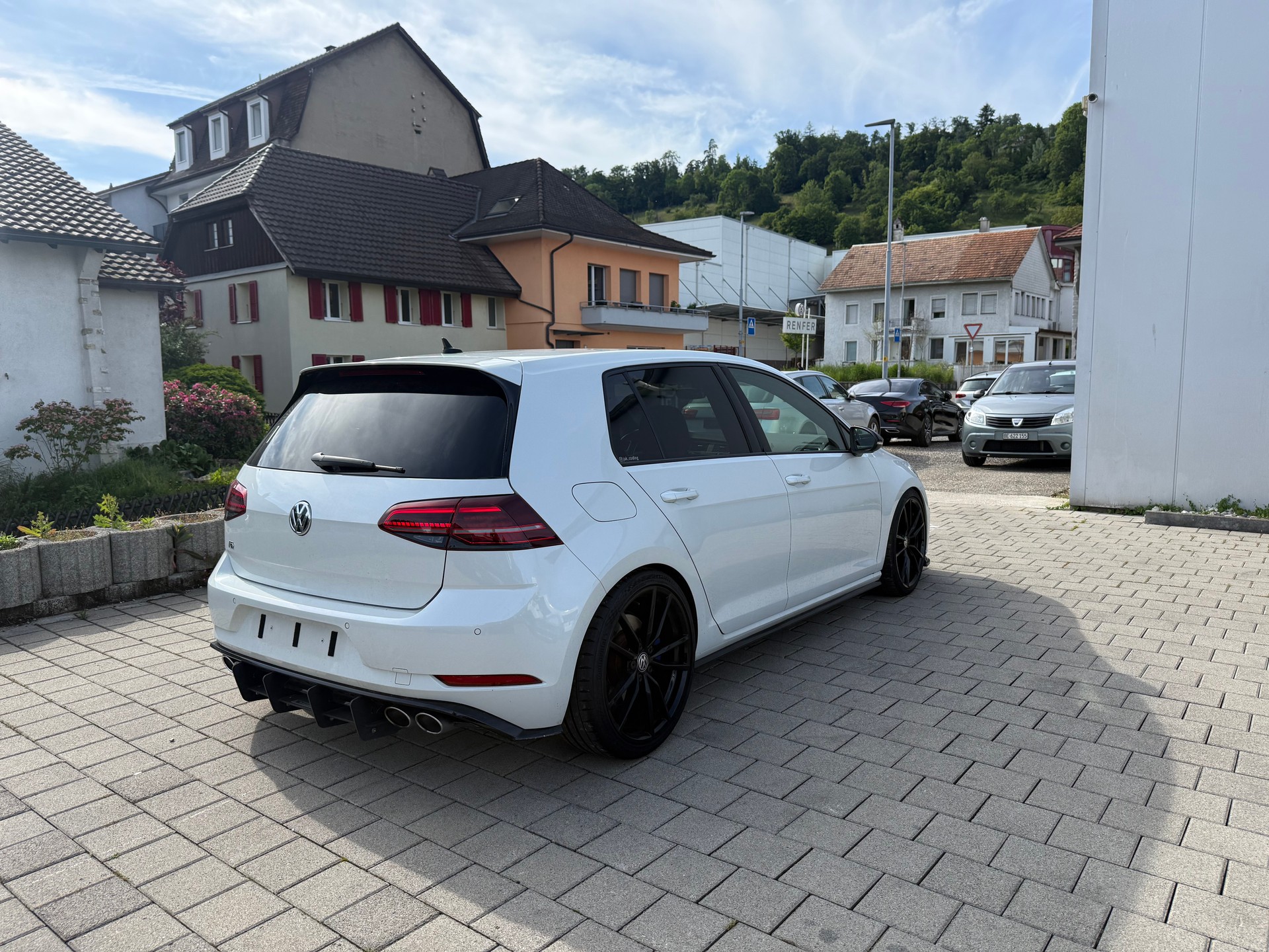 VW Golf 2.0 TSI R 4Motion DSG-image-4