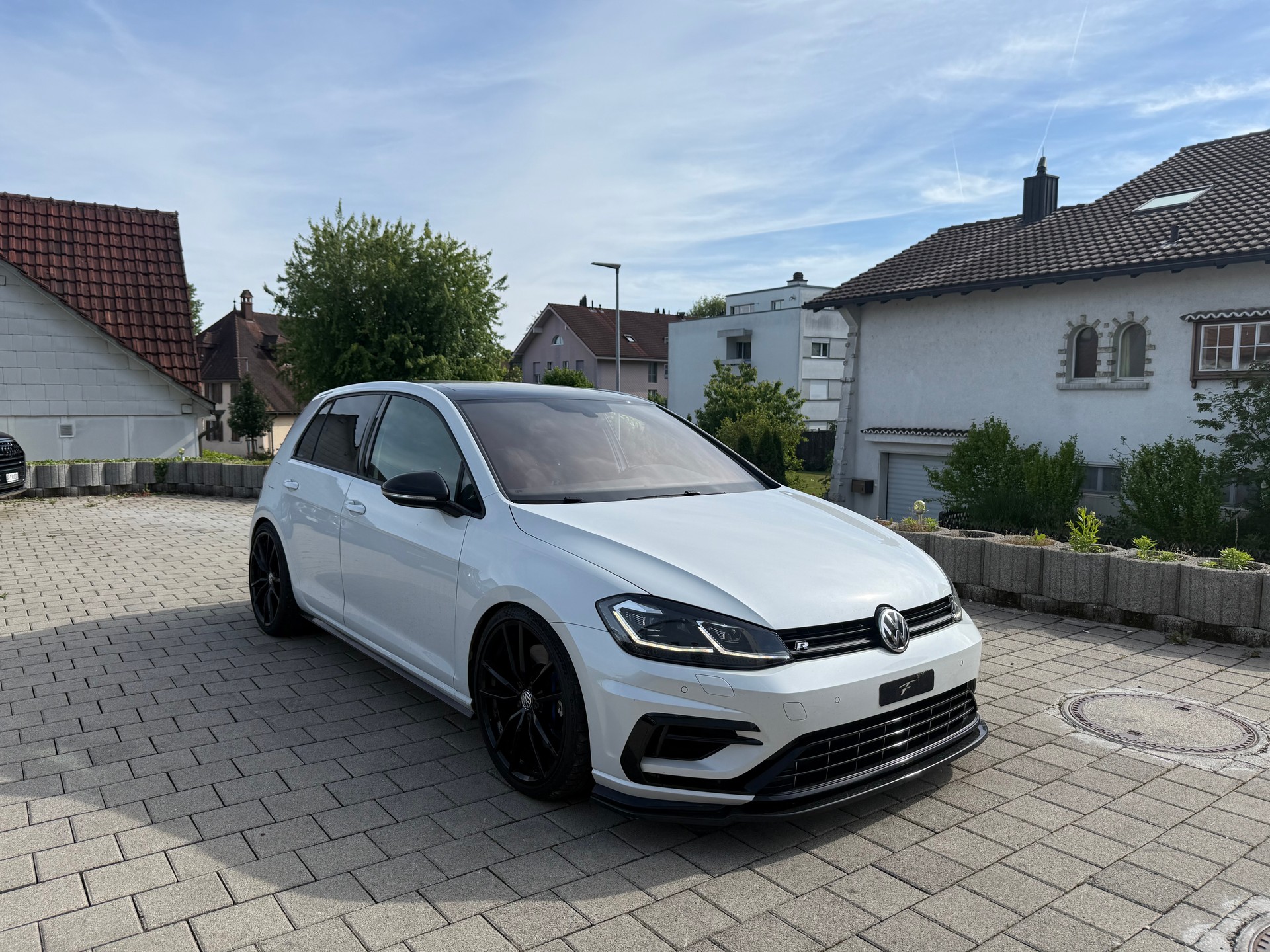 VW Golf 2.0 TSI R 4Motion DSG-showroom-element-2