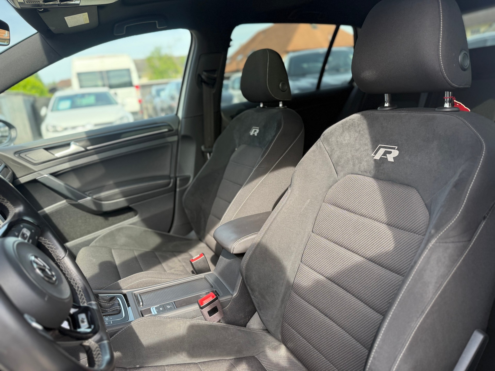 VW Golf 2.0 TSI R 4Motion DSG-image-9