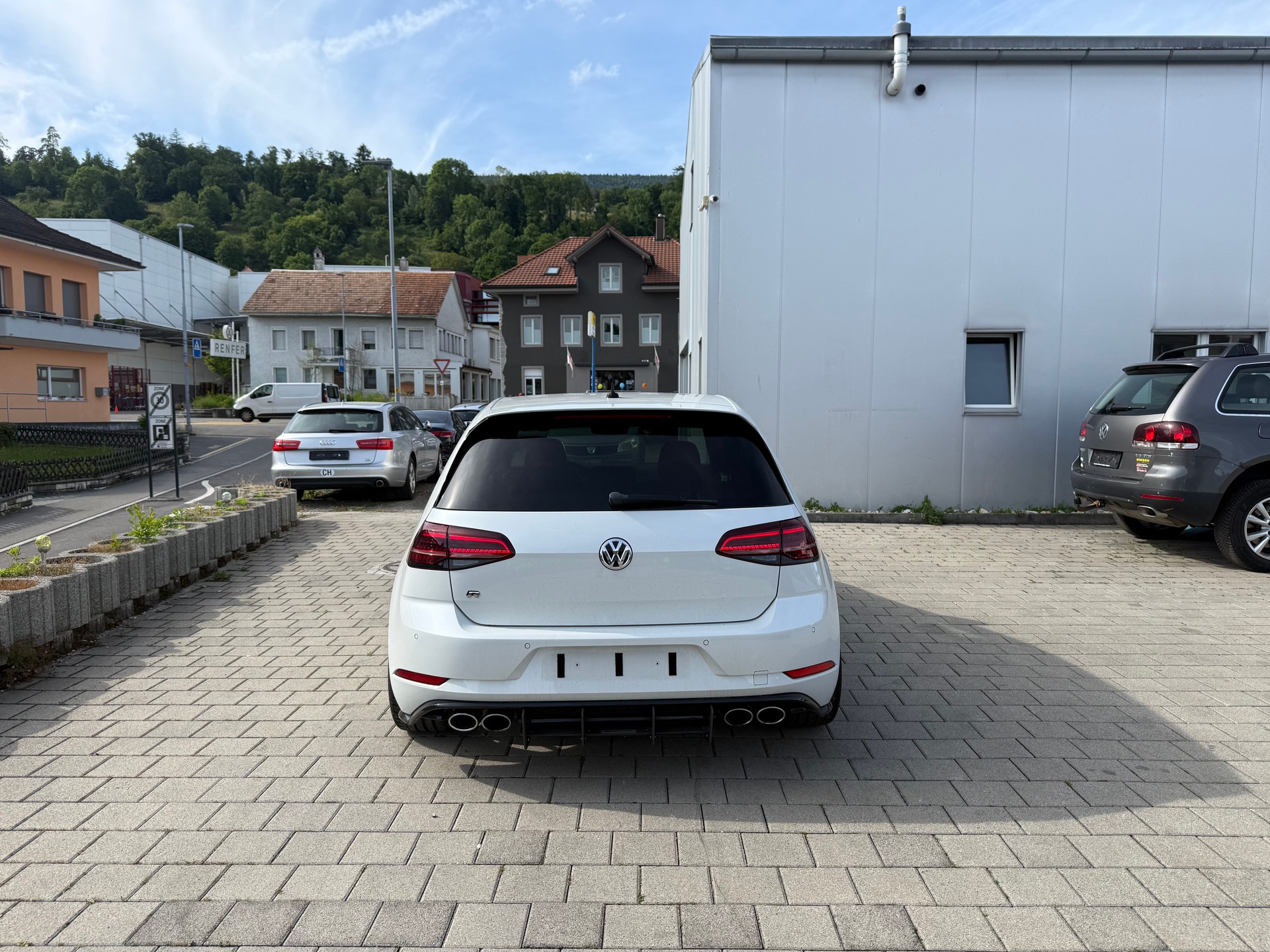 VW Golf 2.0 TSI R 4Motion DSG-image-5