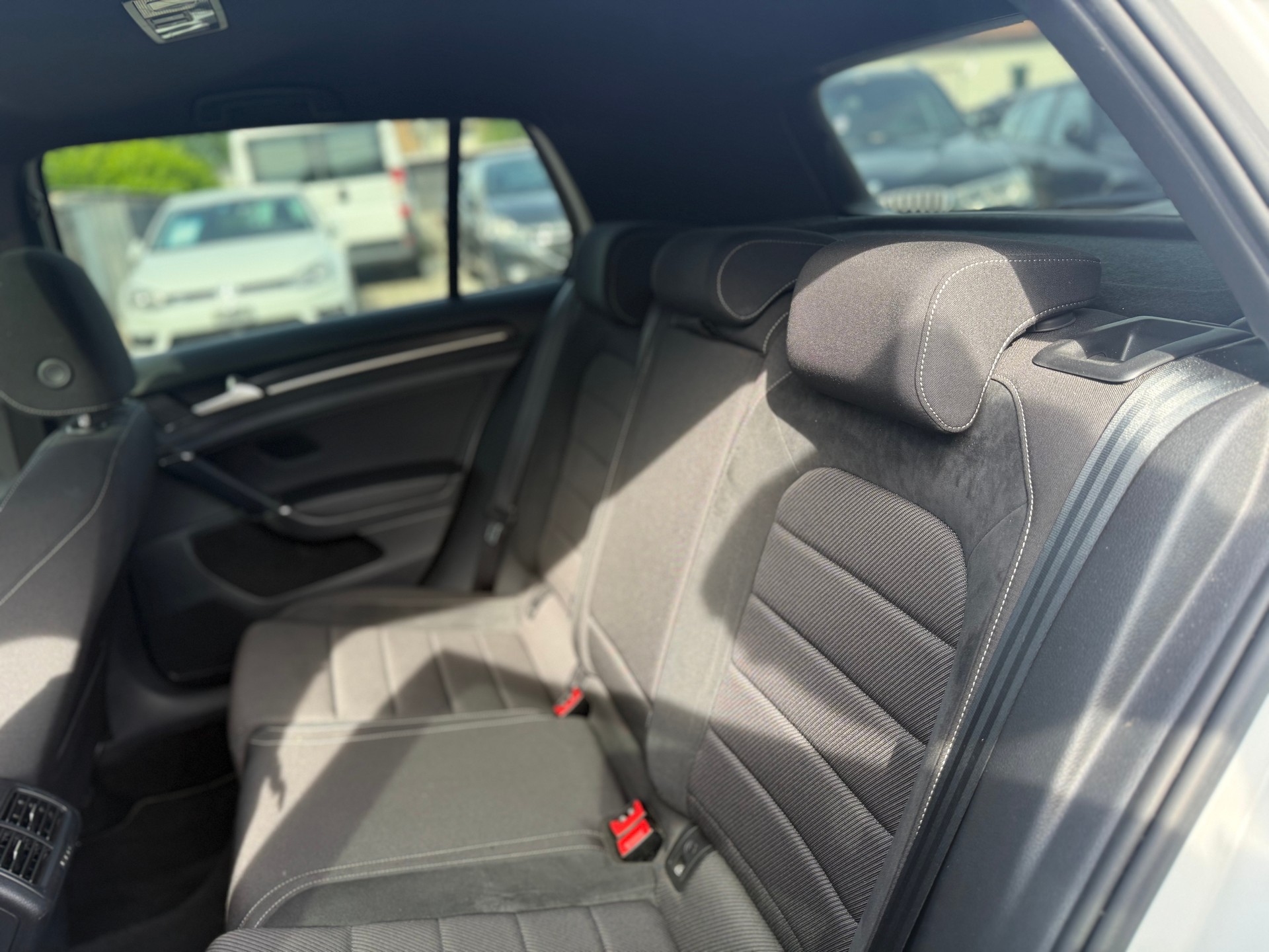 VW Golf 2.0 TSI R 4Motion DSG-image-10