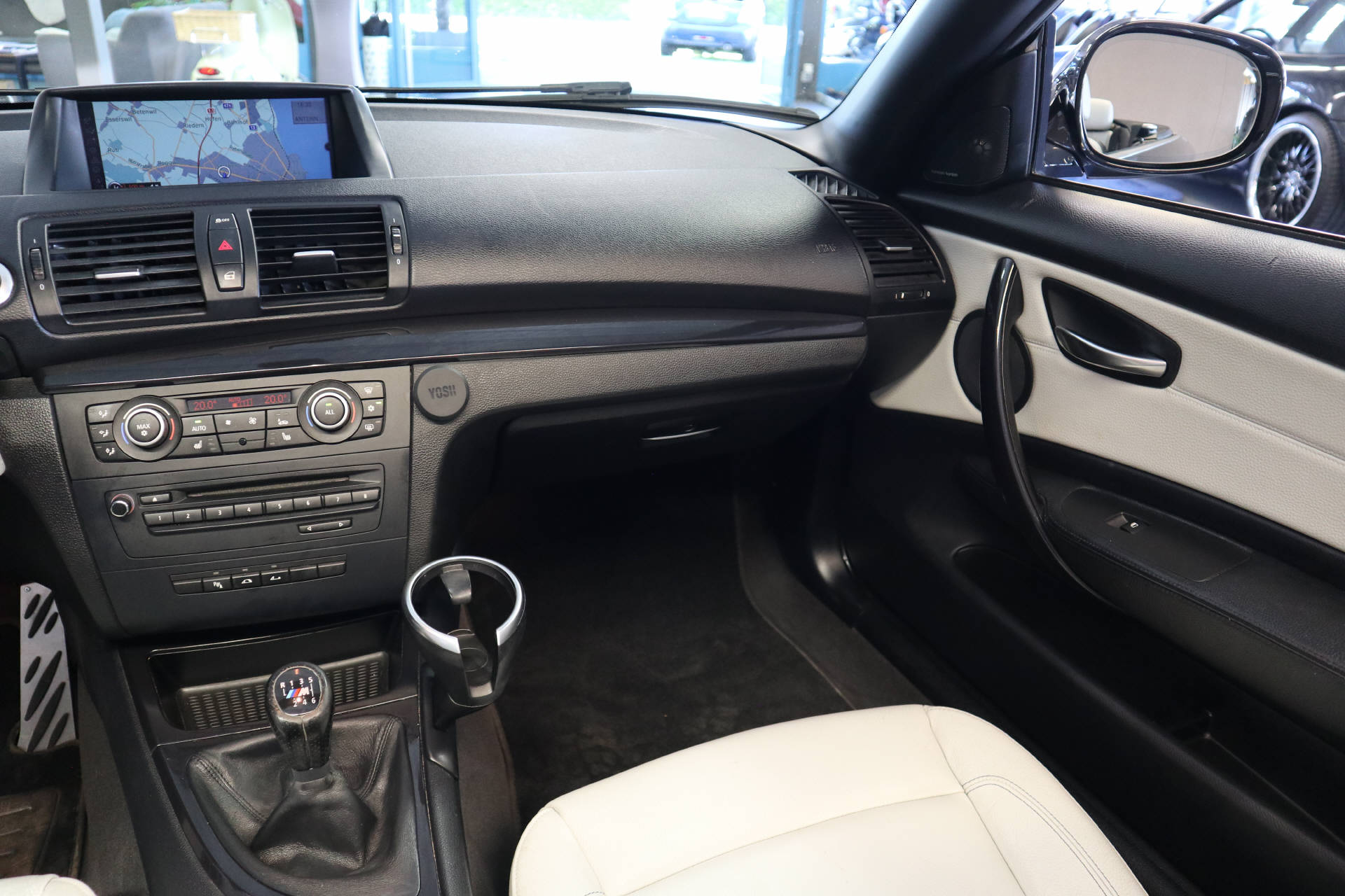 BMW 125i Cabrio-image-14