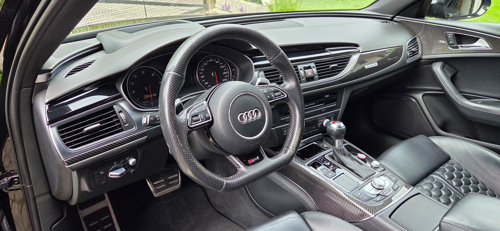AUDI RS6 Avant 4.0 V8 TFSI quattro T-Tronic-image-9