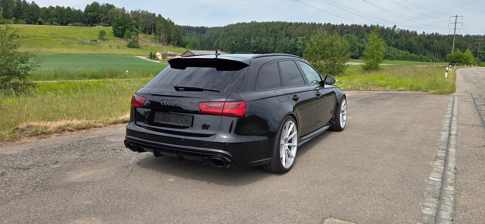 AUDI RS6 Avant 4.0 V8 TFSI quattro T-Tronic-image-4