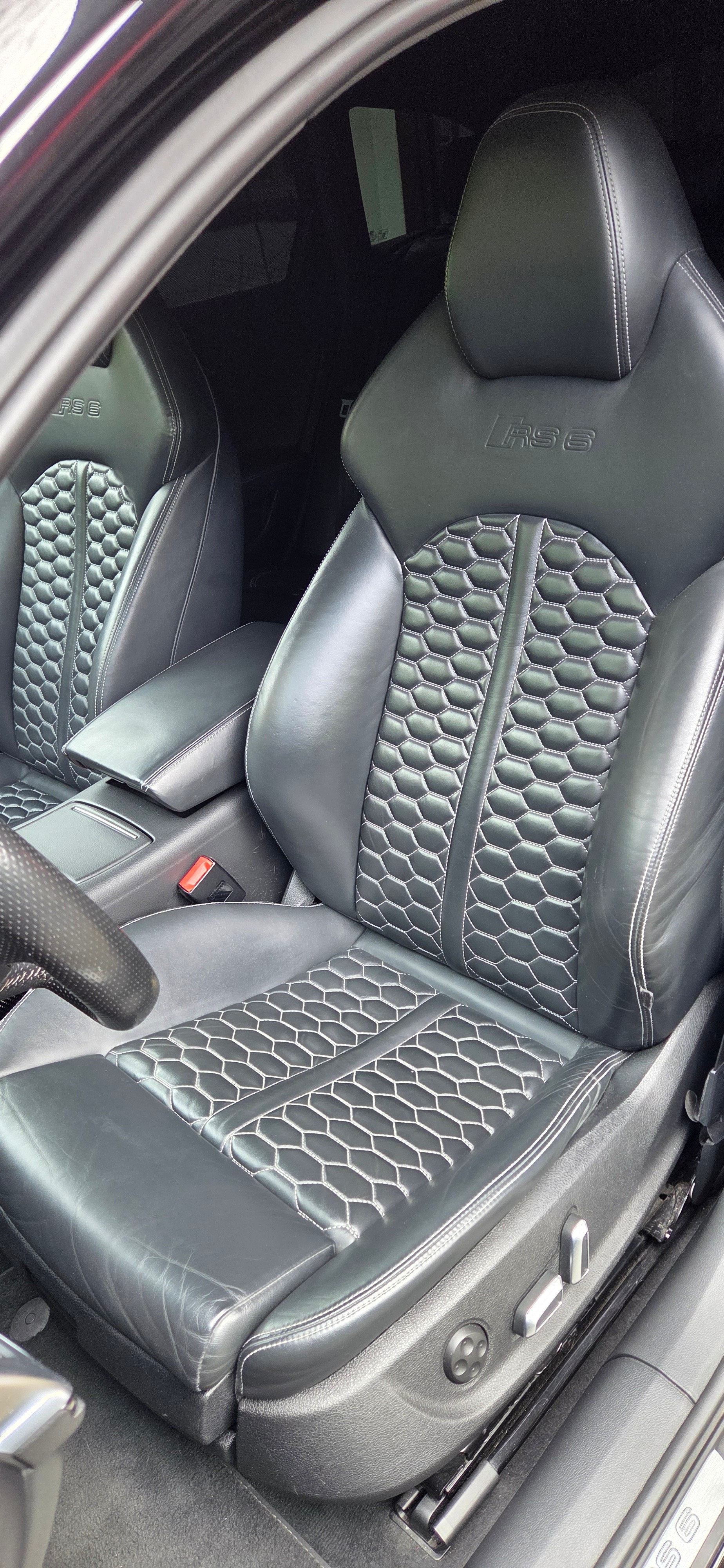 AUDI RS6 Avant 4.0 V8 TFSI quattro T-Tronic-image-8