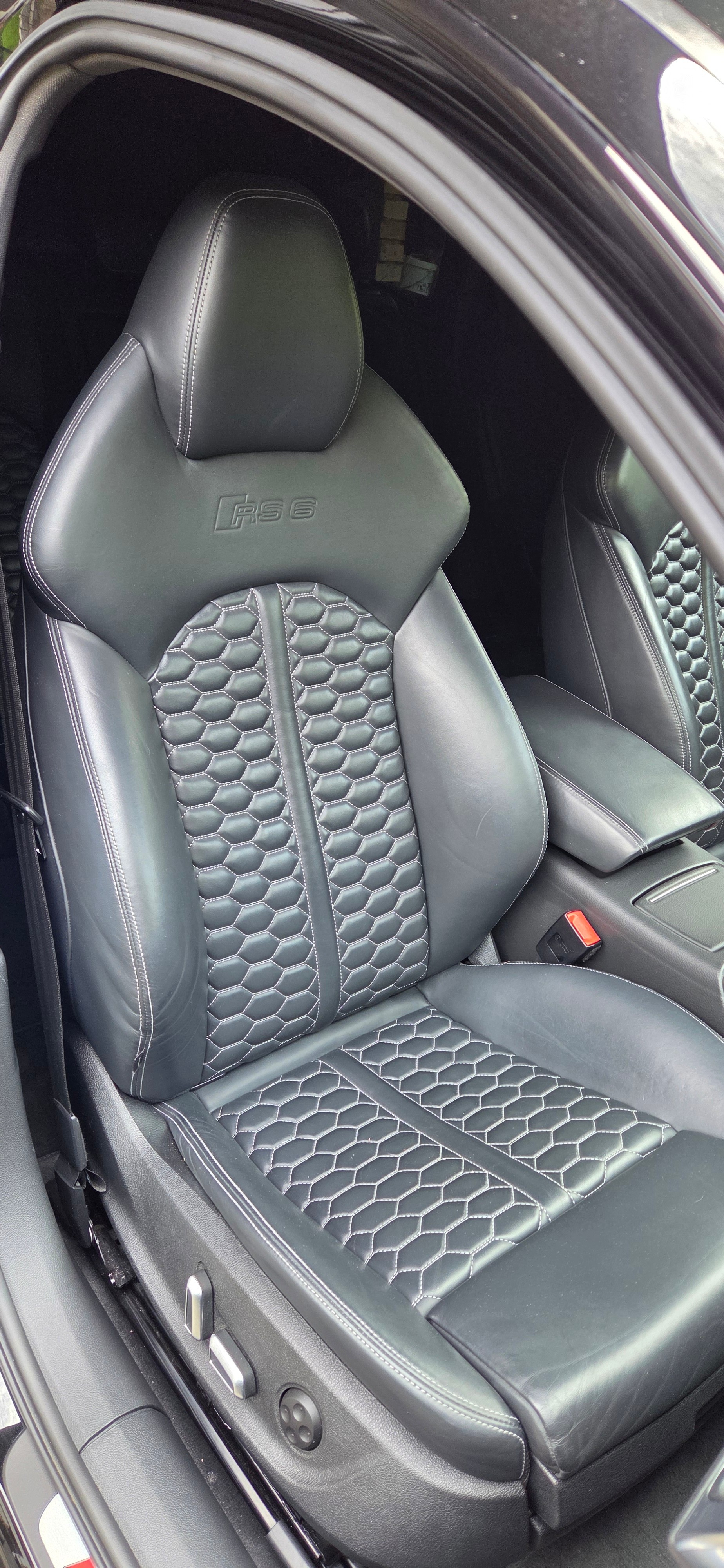 AUDI RS6 Avant 4.0 V8 TFSI quattro T-Tronic-image-13