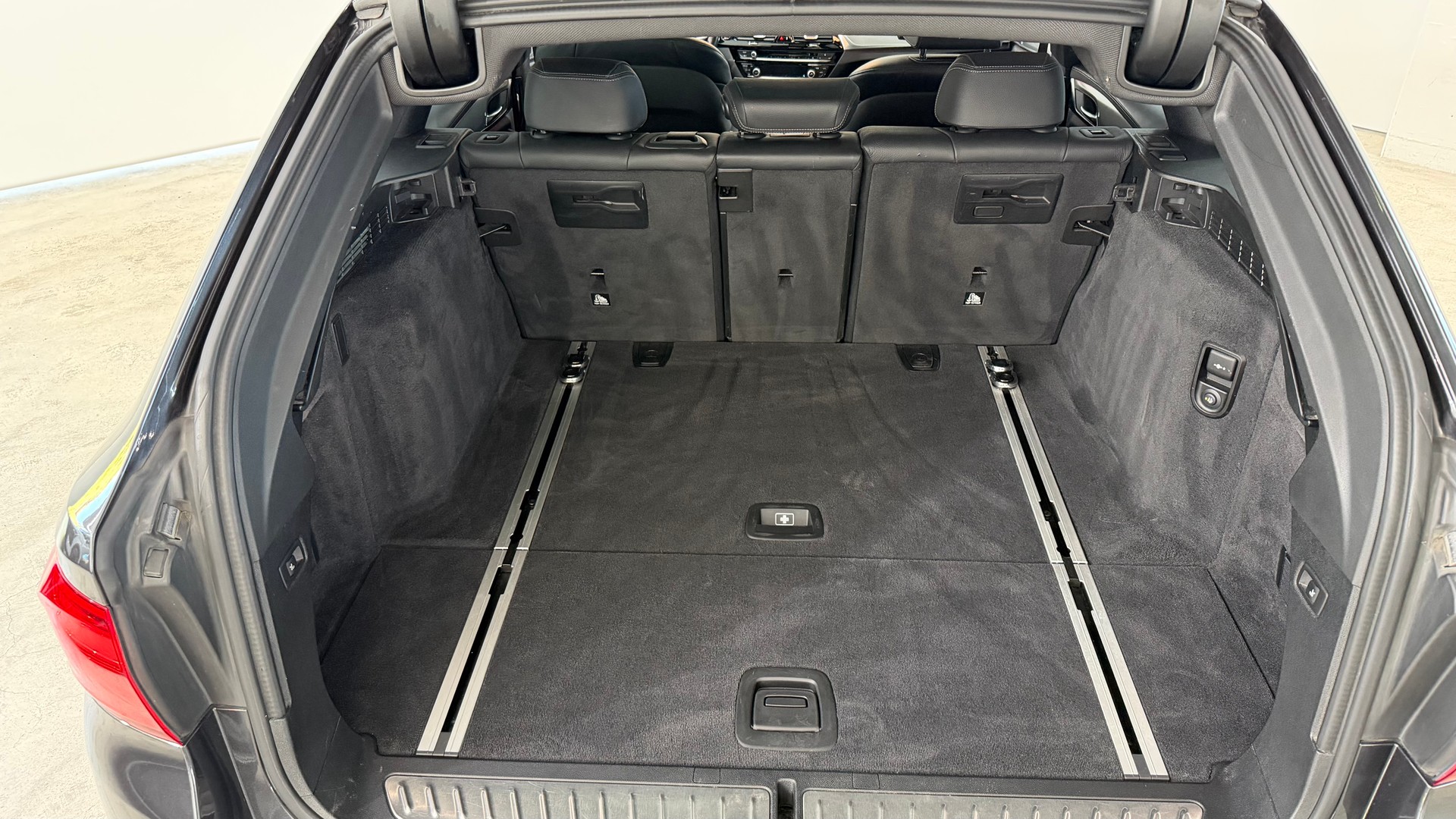 BMW 5 Series G31 Touring 540d xDr-image-14