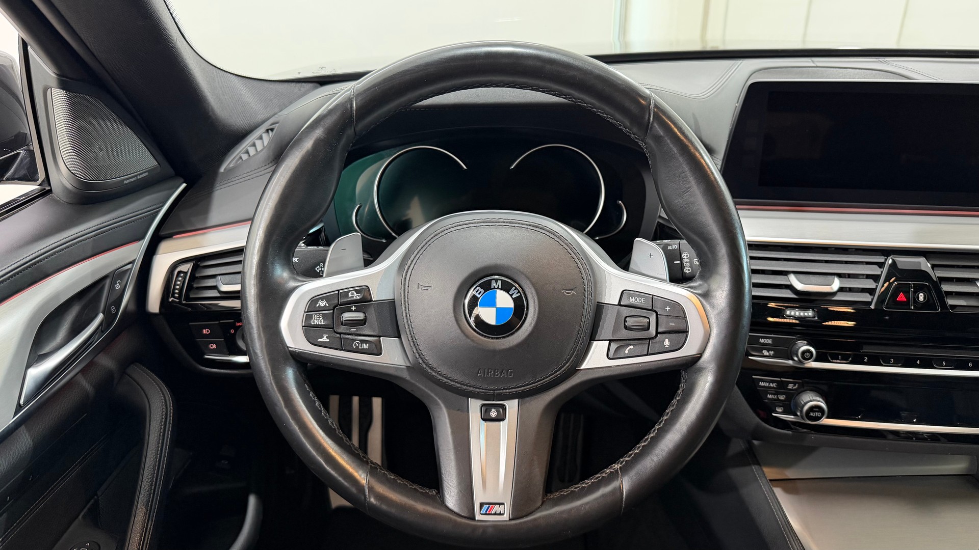 BMW 5 Series G31 Touring 540d xDr-image-13