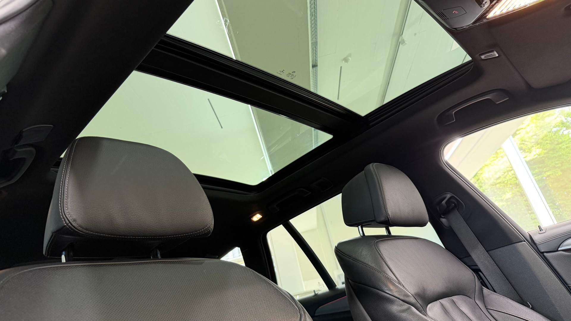 BMW 5 Series G31 Touring 540d xDr-image-10