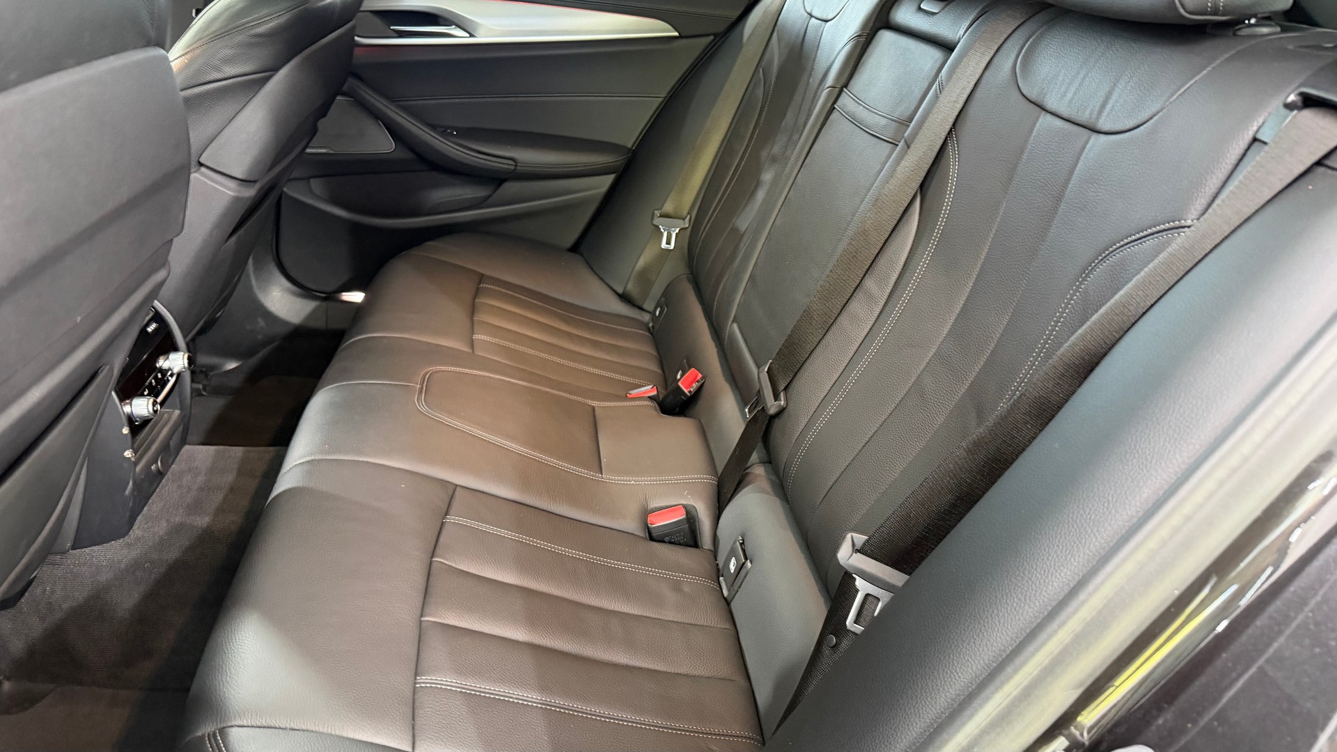 BMW 5 Series G31 Touring 540d xDr-image-9
