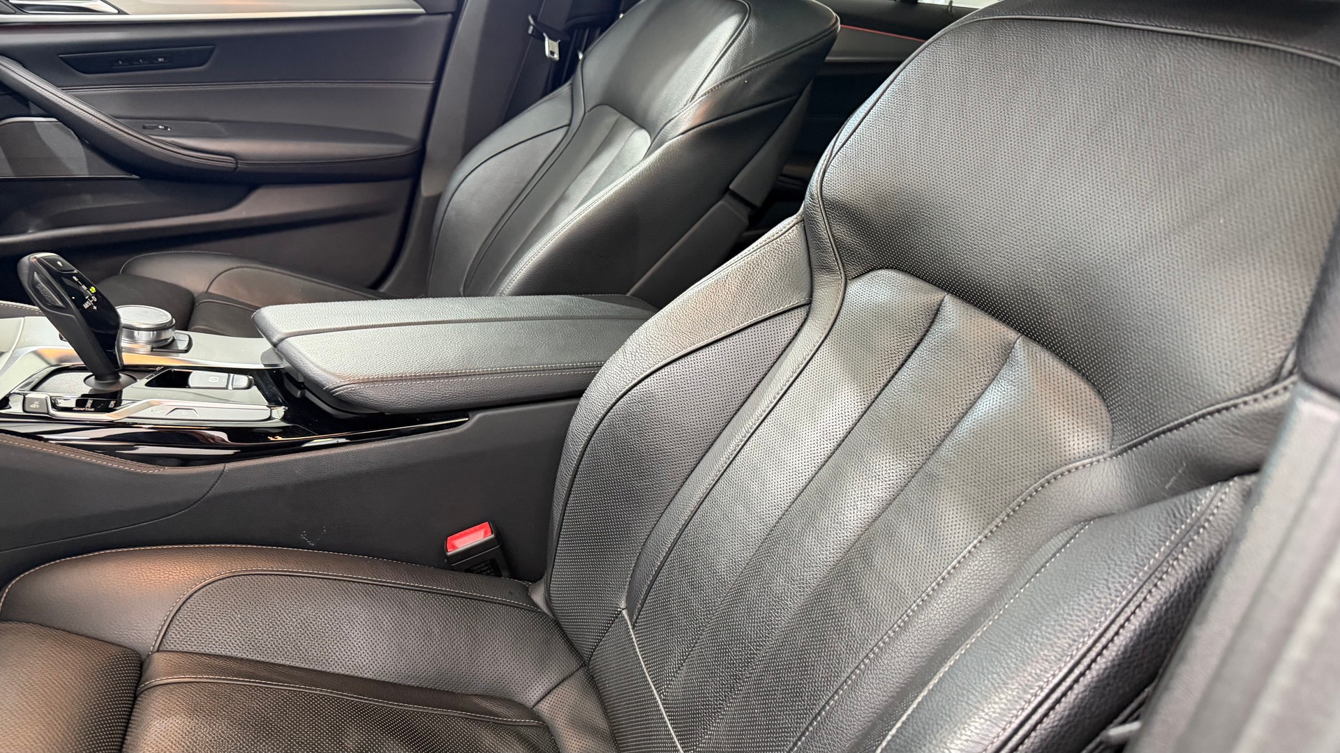 BMW 5 Series G31 Touring 540d xDr-image-8