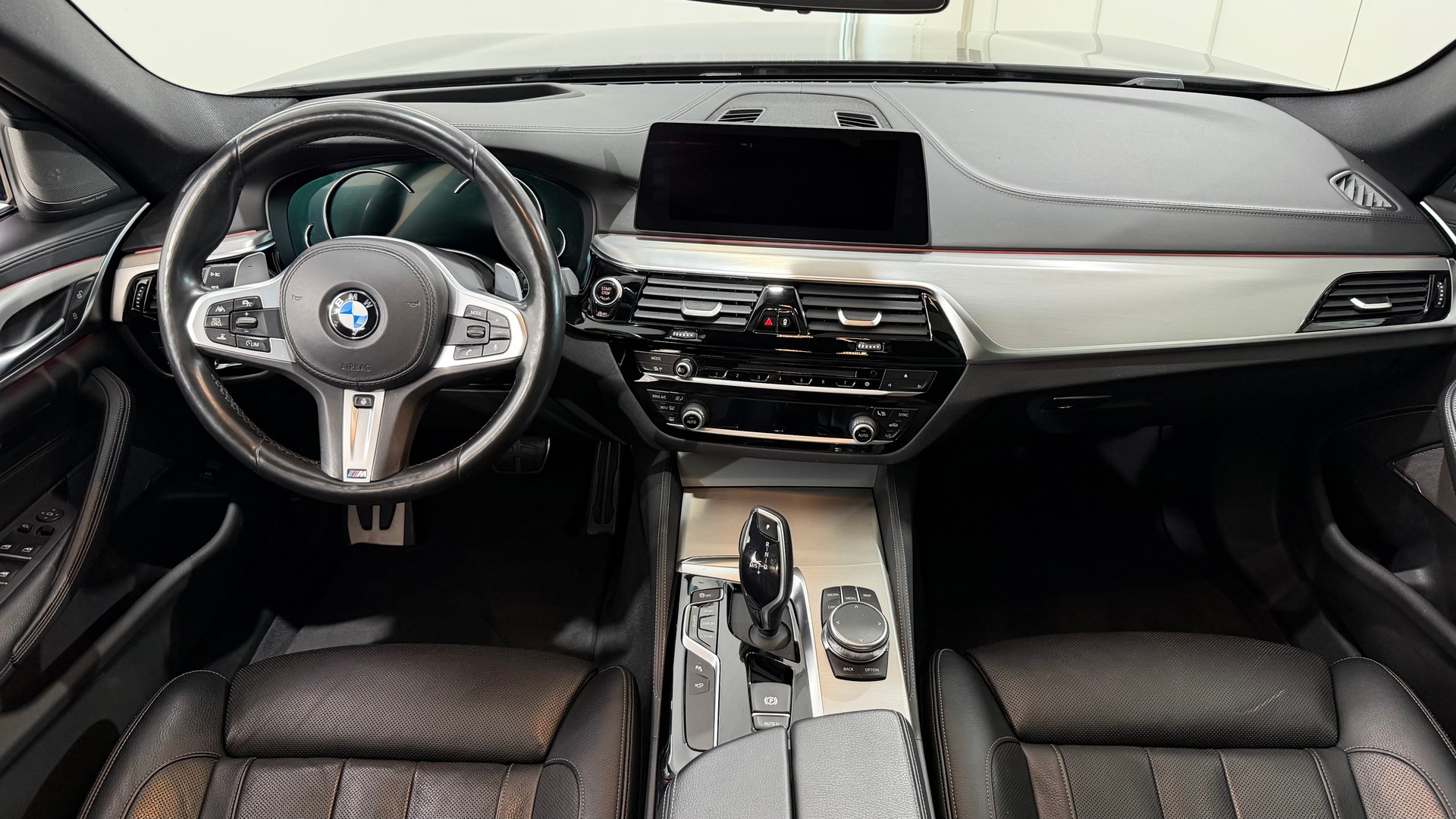 BMW 5 Series G31 Touring 540d xDr-image-4
