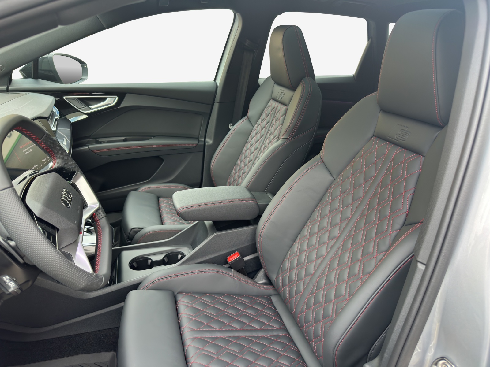 AUDI Q4 e-tron 45 Edition Swiss Ski quattro-image-7
