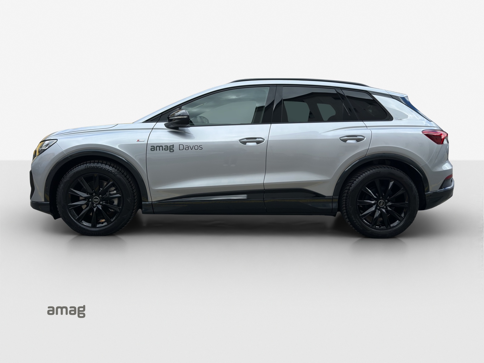 AUDI Q4 e-tron 45 Edition Swiss Ski quattro-showroom-element-1