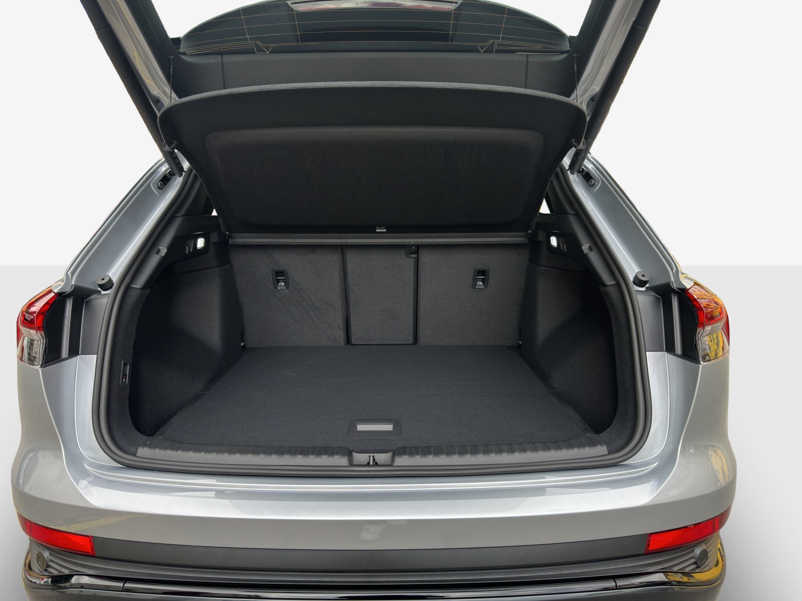 AUDI Q4 e-tron 45 Edition Swiss Ski quattro-image-12