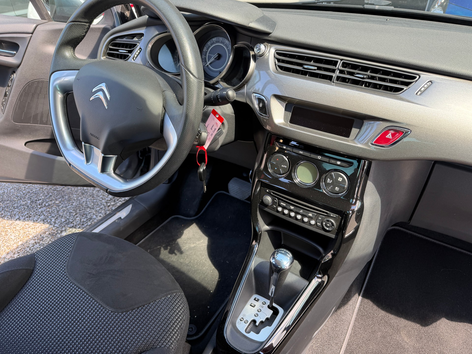 CITROEN C3 1.6i 16V Exclusive Automatic-image-8