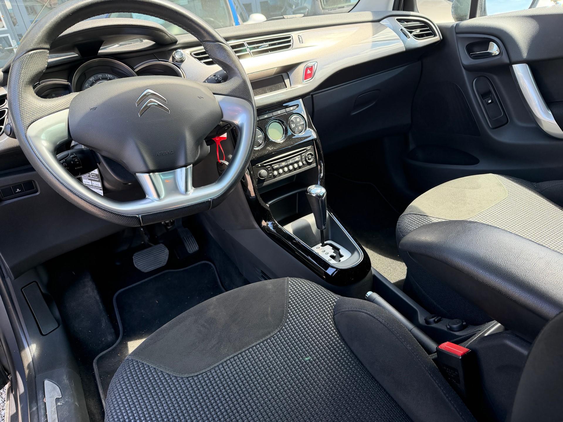 CITROEN C3 1.6i 16V Exclusive Automatic-image-7